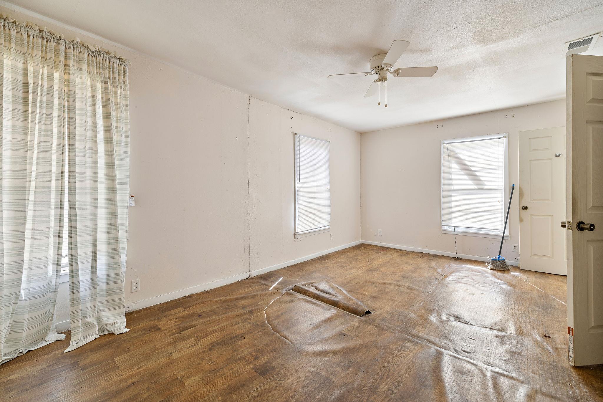 712 Vernon St, Rockdale, TX 76567