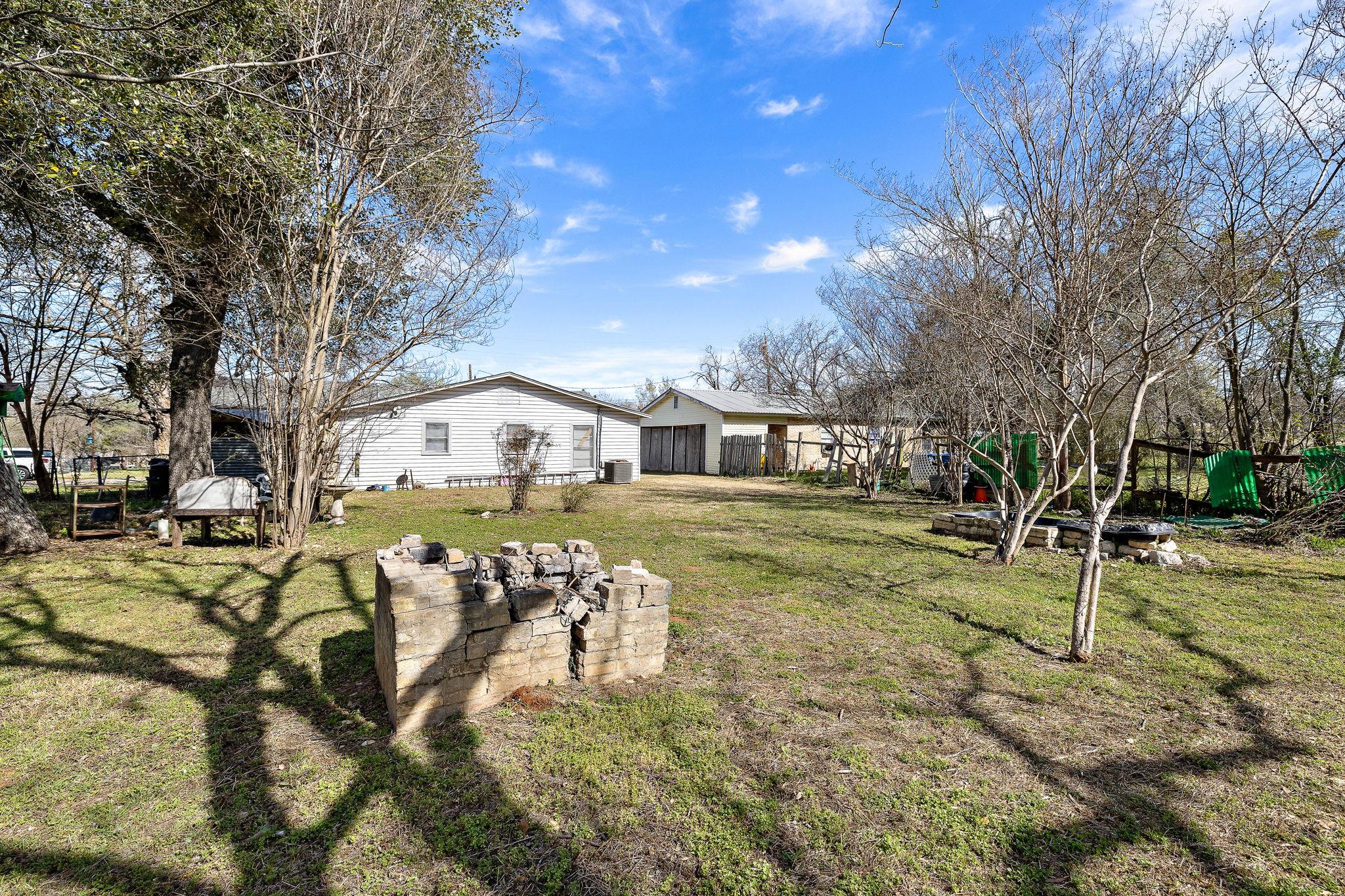 712 Vernon St, Rockdale, TX 76567