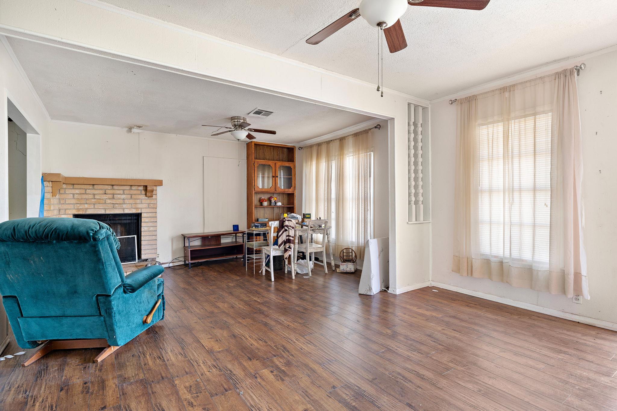 712 Vernon St, Rockdale, TX 76567