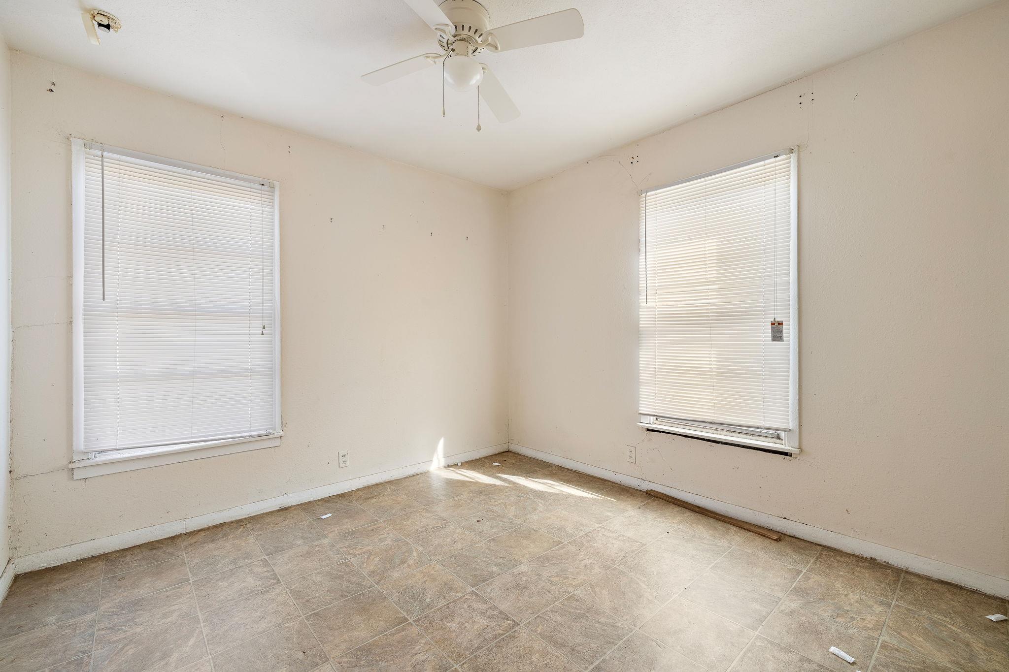 712 Vernon St, Rockdale, TX 76567