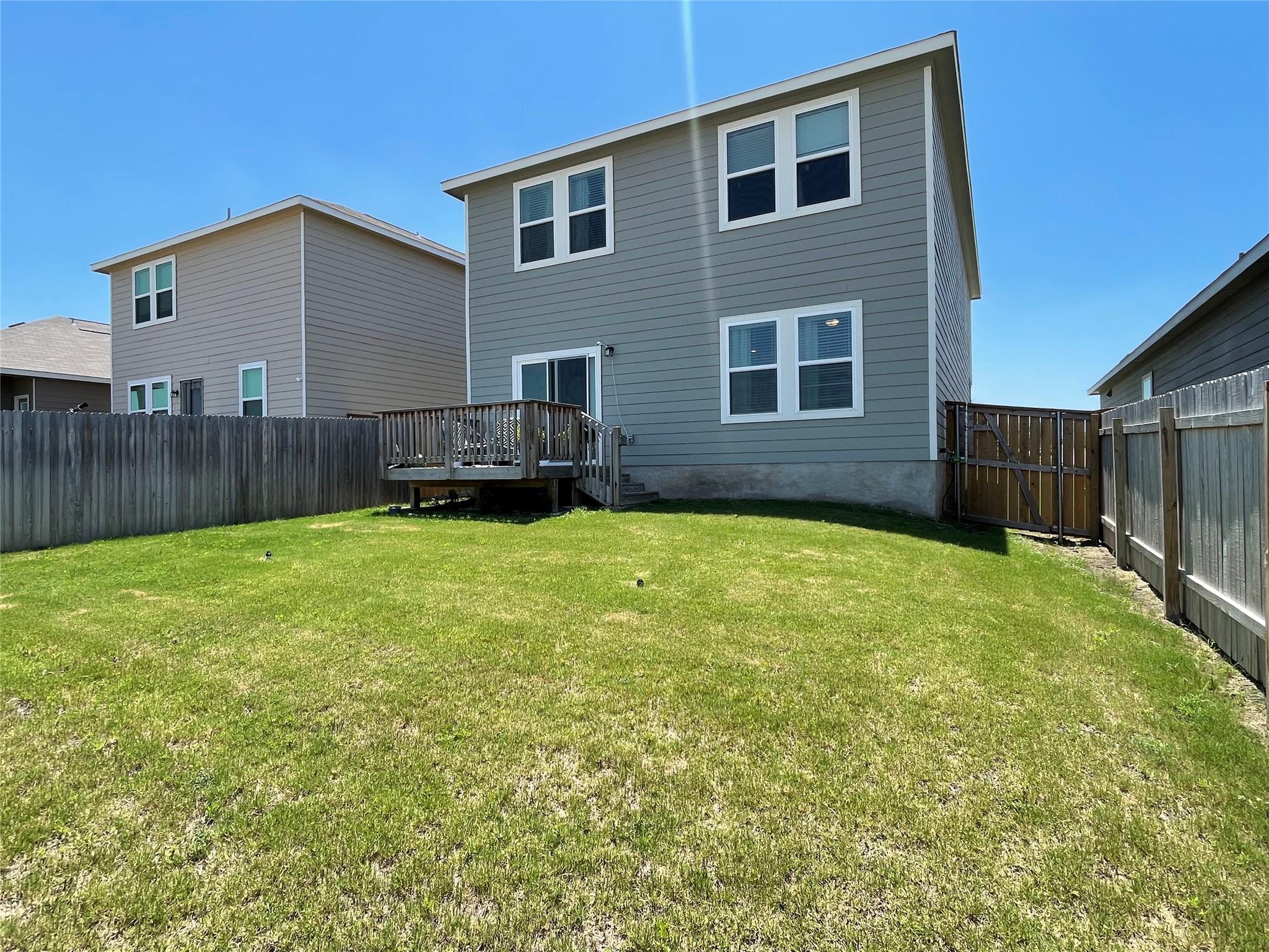 201 Comancheros Rd, Jarrell, TX 76537