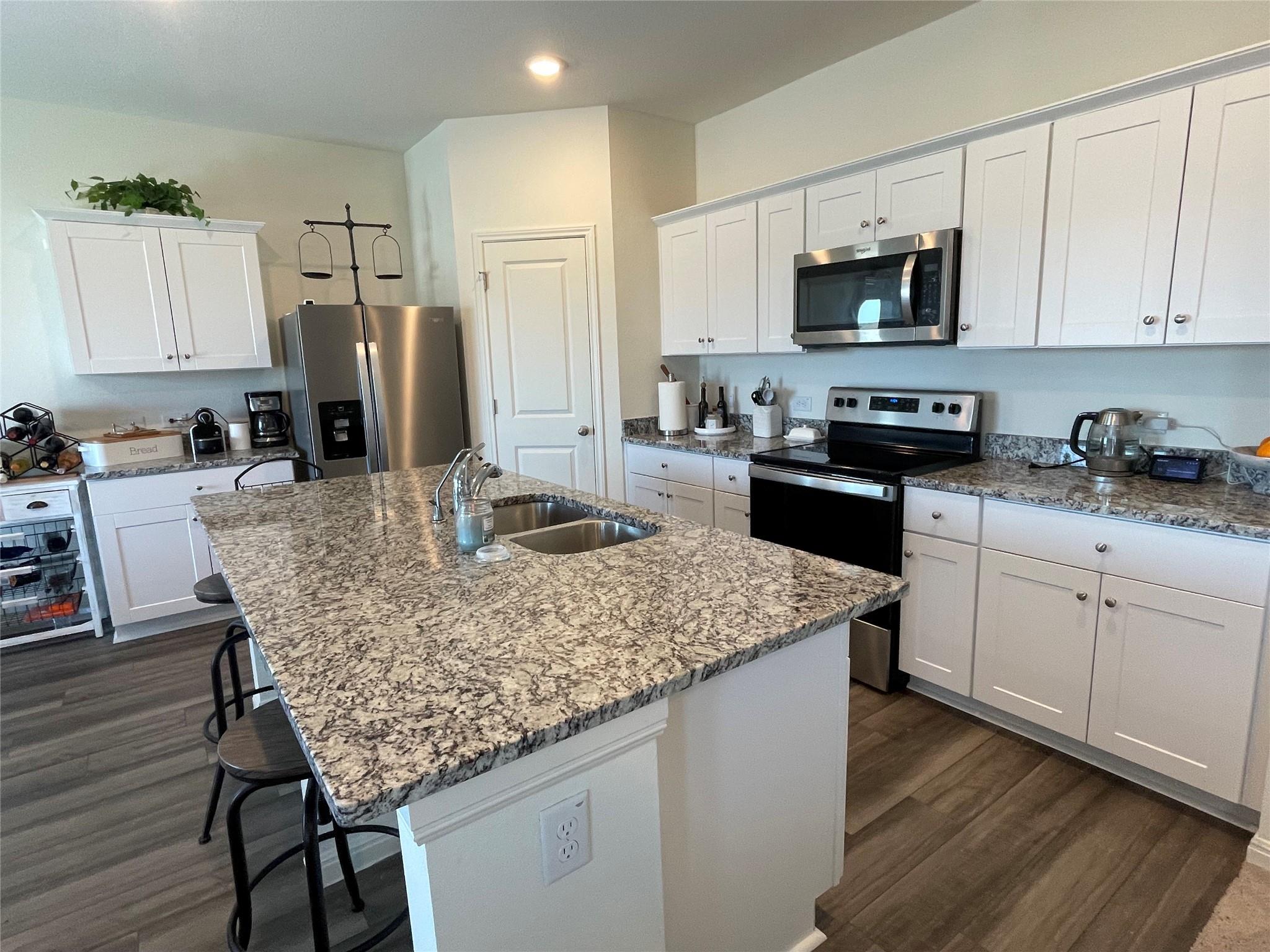 201 Comancheros Rd, Jarrell, TX 76537