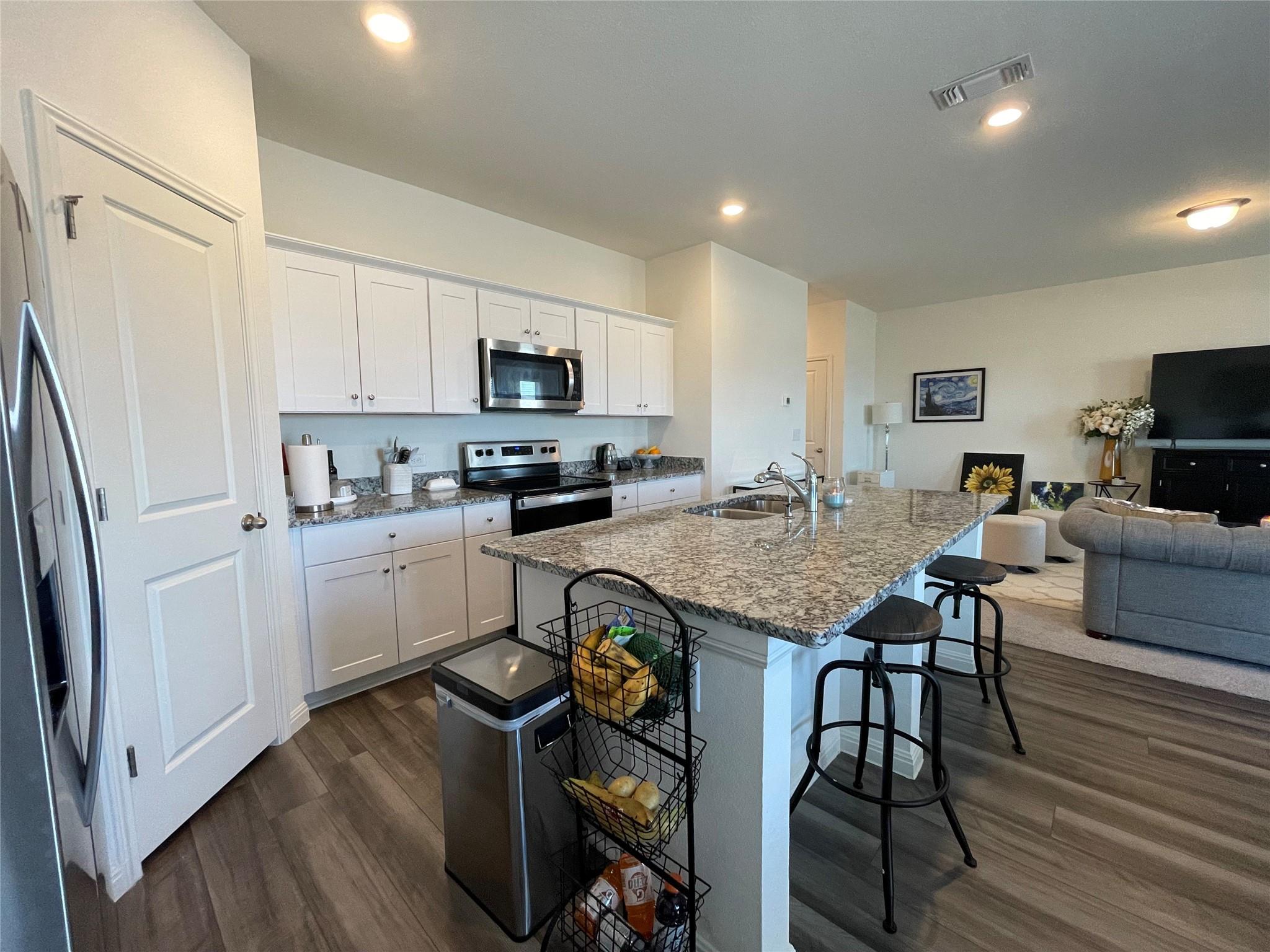 201 Comancheros Rd, Jarrell, TX 76537