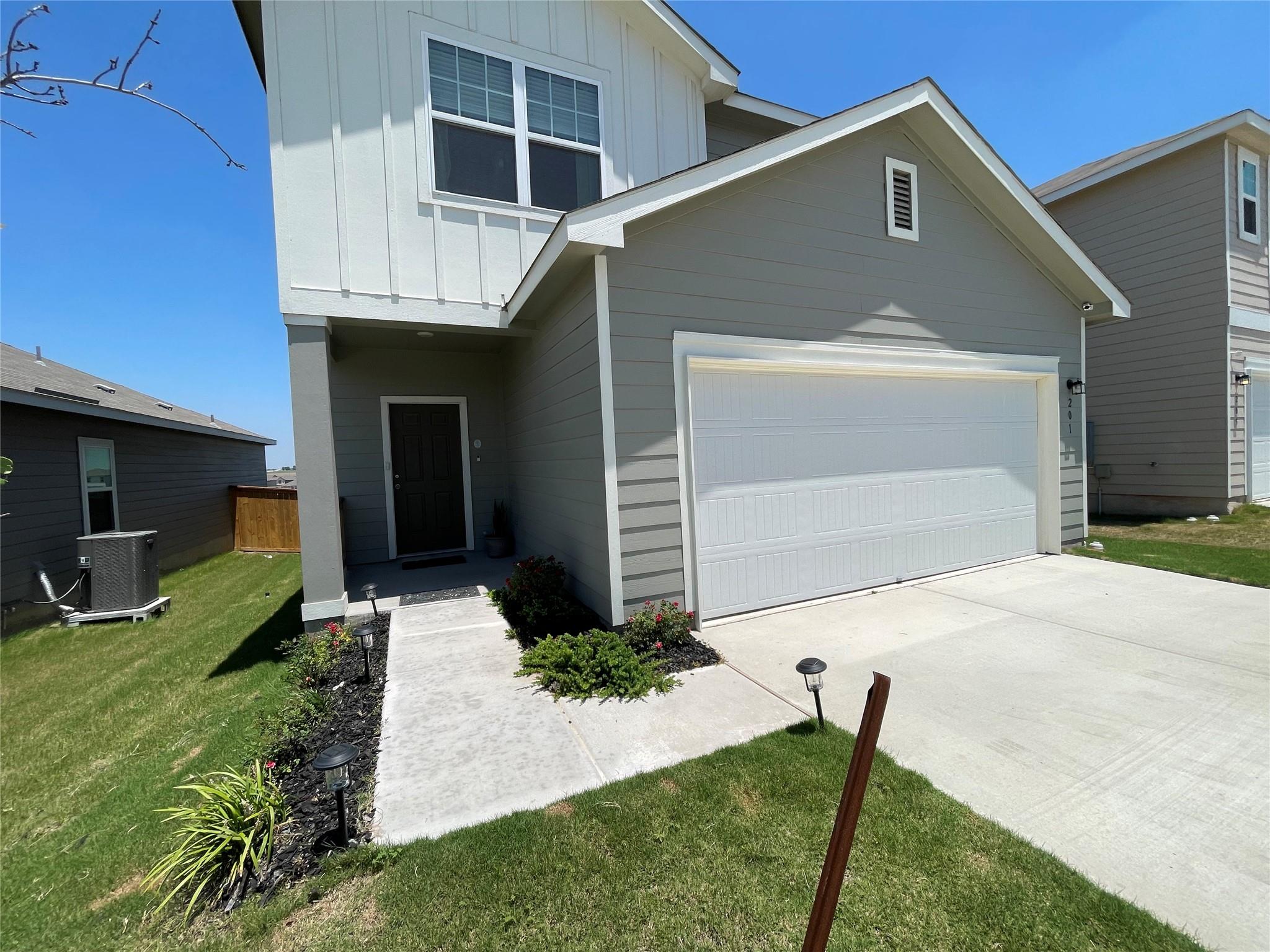 201 Comancheros Rd, Jarrell, TX 76537