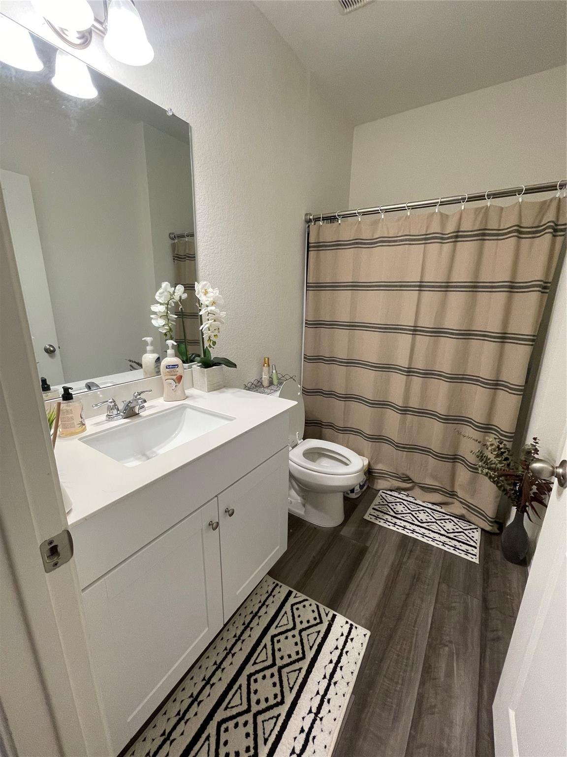 201 Comancheros Rd, Jarrell, TX 76537