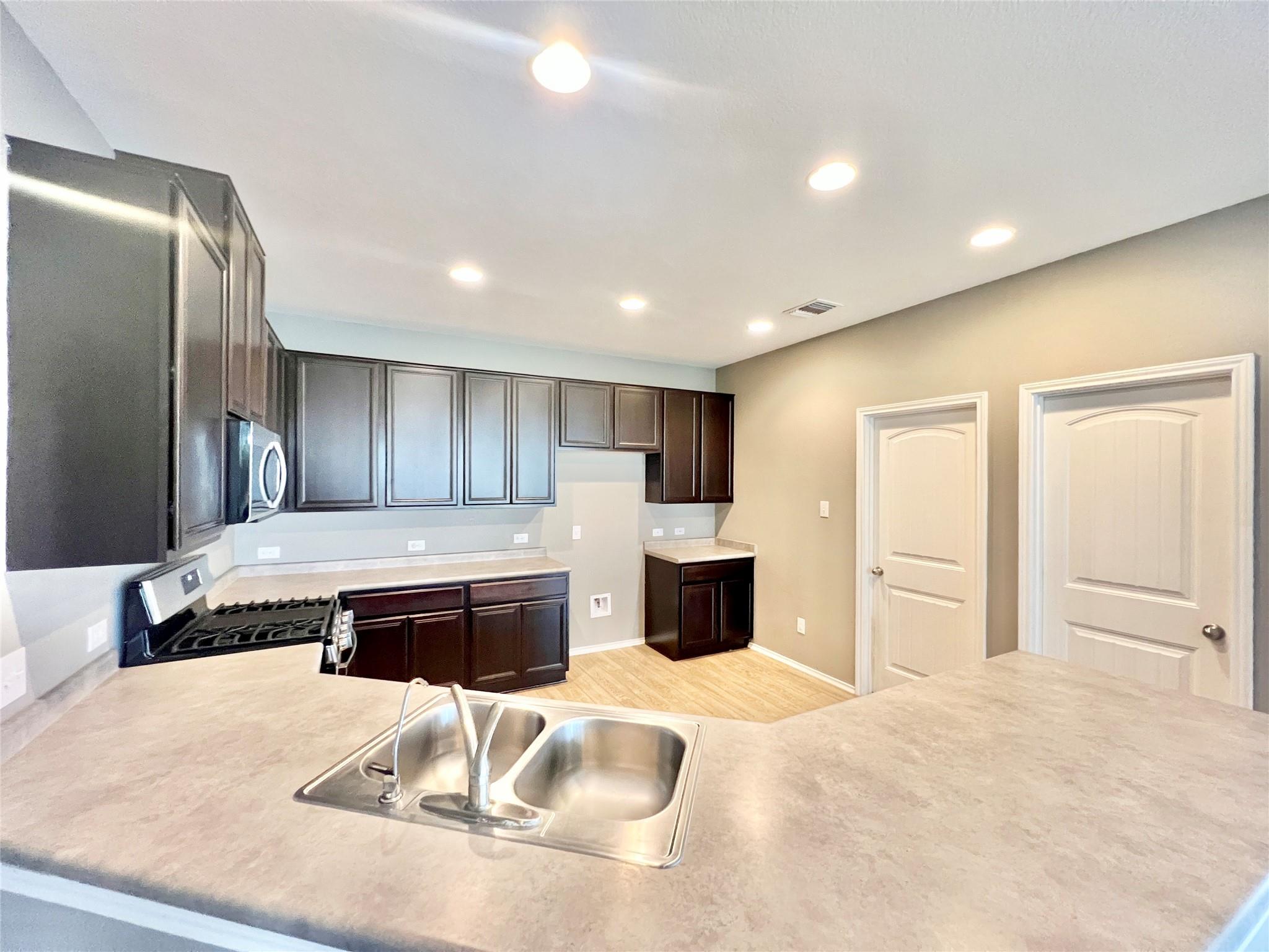 5813 Sardinia Dr, Round Rock, TX 78665