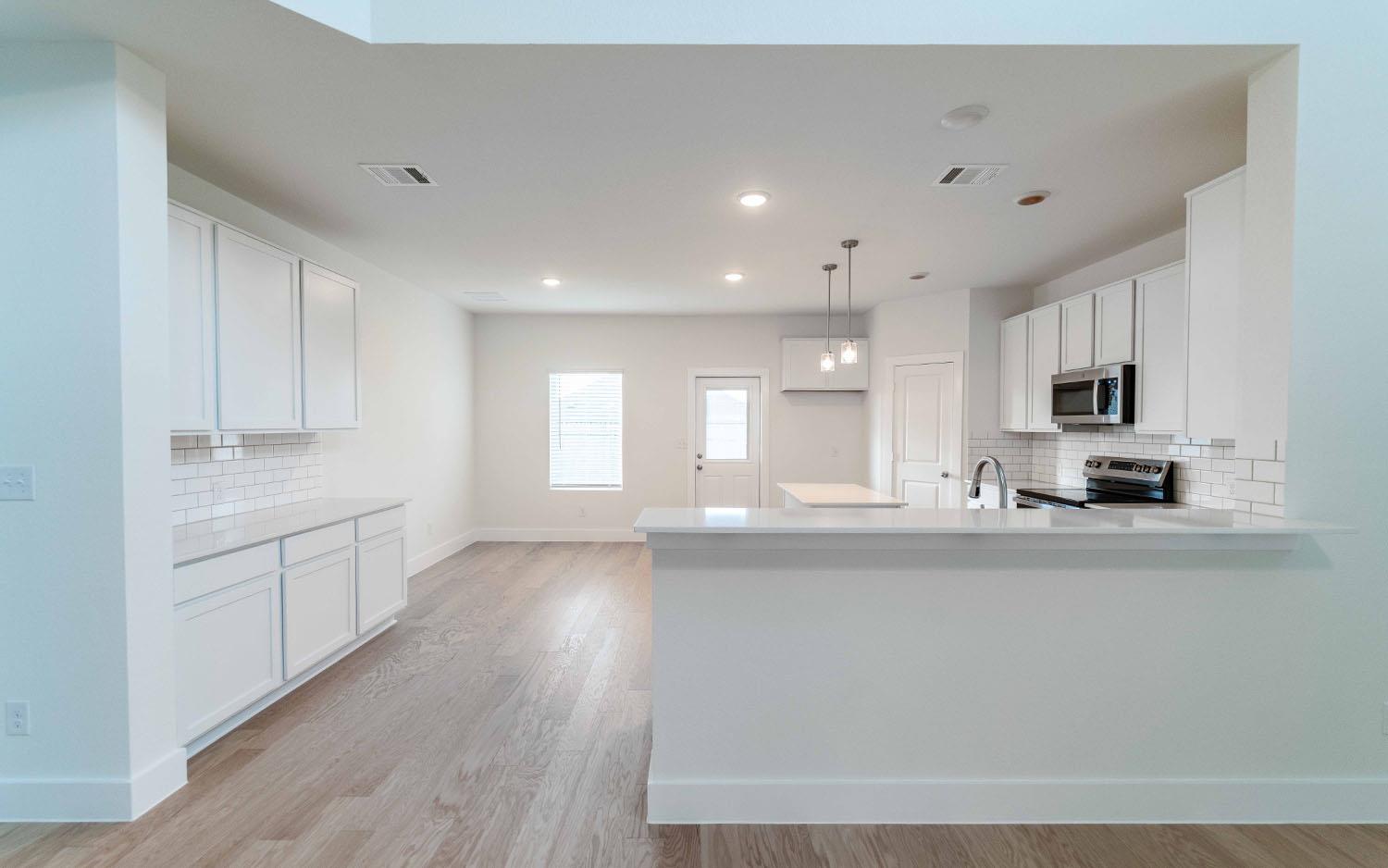 104 Old Silver Dr, Jarrell, TX 76537