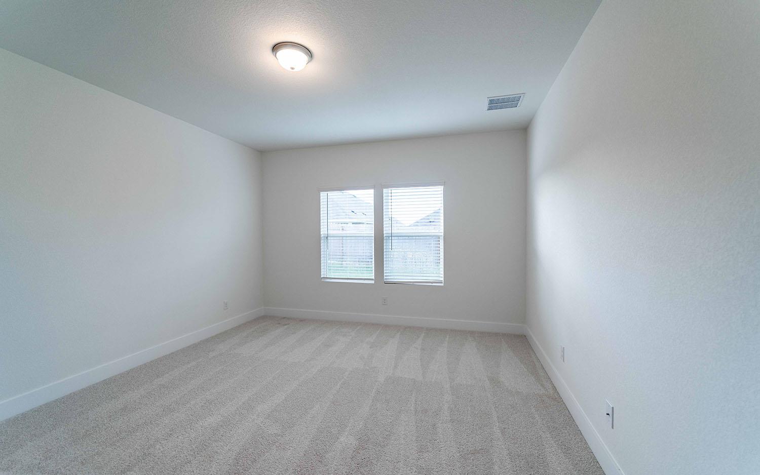 104 Old Silver Dr, Jarrell, TX 76537