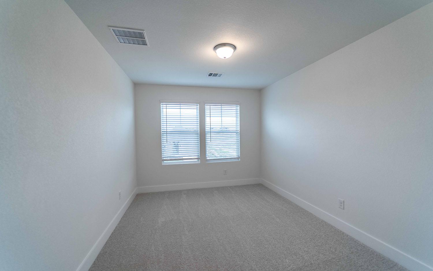 104 Old Silver Dr, Jarrell, TX 76537
