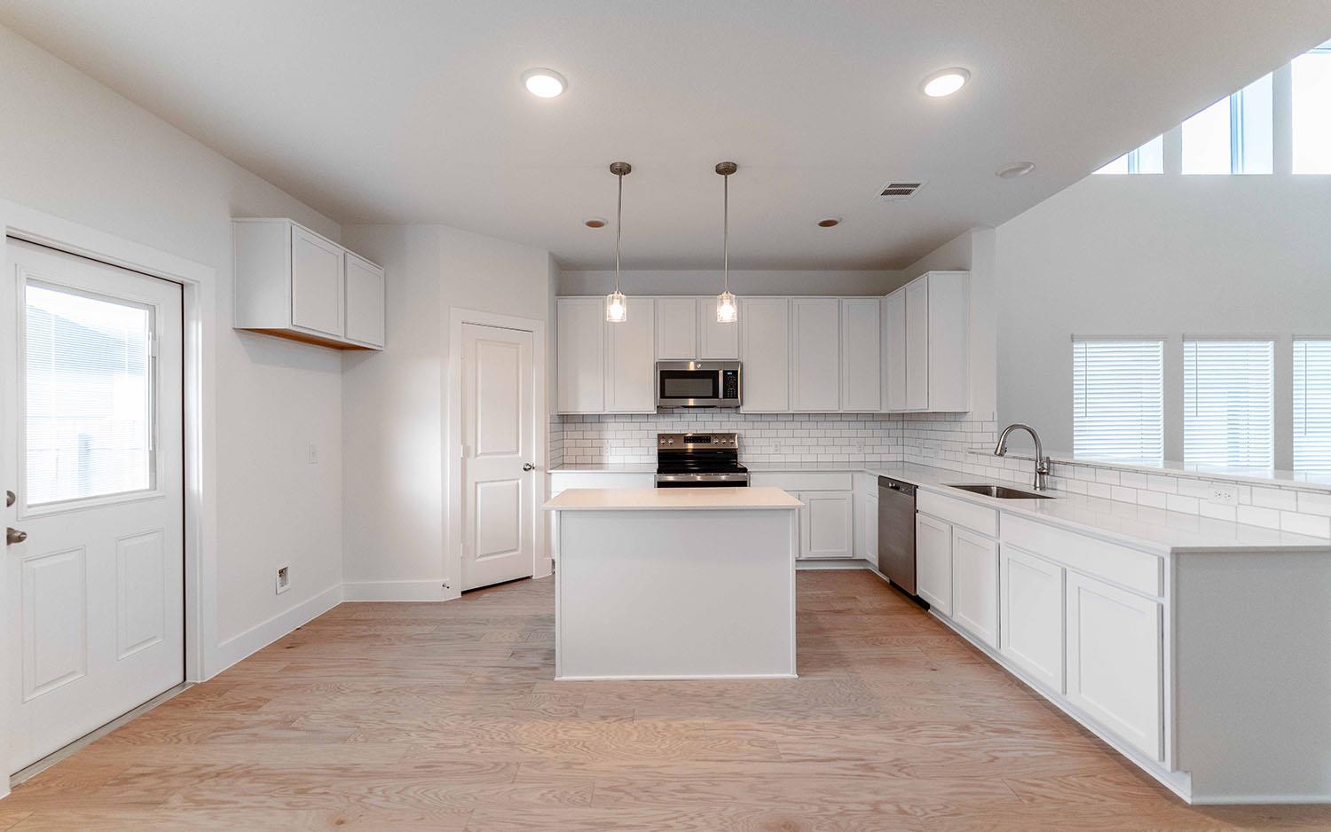 104 Old Silver Dr, Jarrell, TX 76537