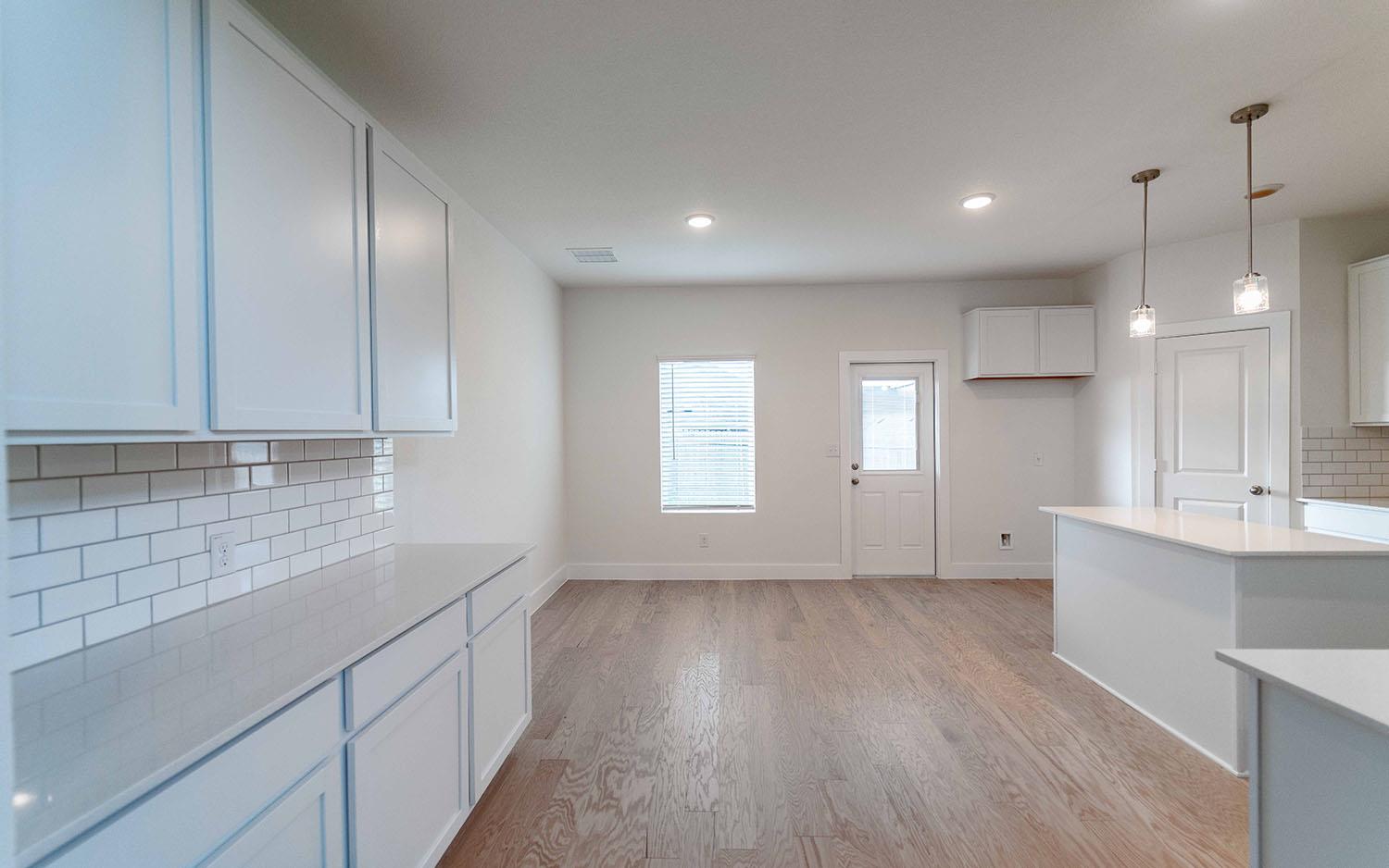 104 Old Silver Dr, Jarrell, TX 76537