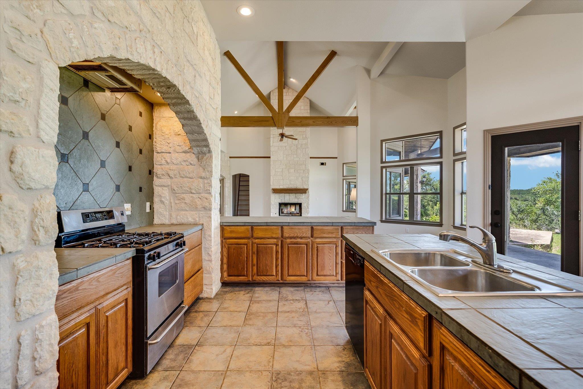 101 Maheo Way, Dripping Springs, TX 78620