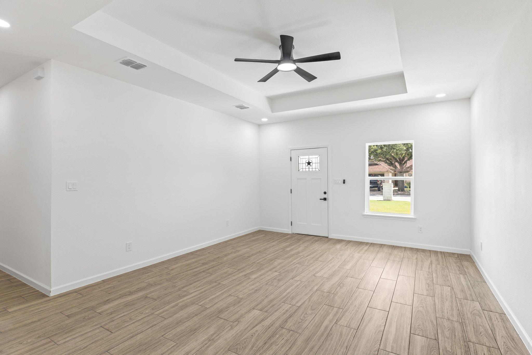 907 Fannin St, Lockhart, TX 78644