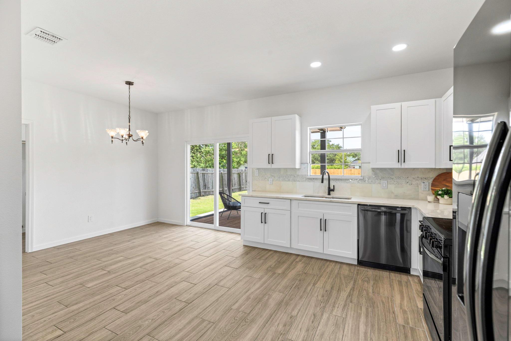 907 Fannin St, Lockhart, TX 78644