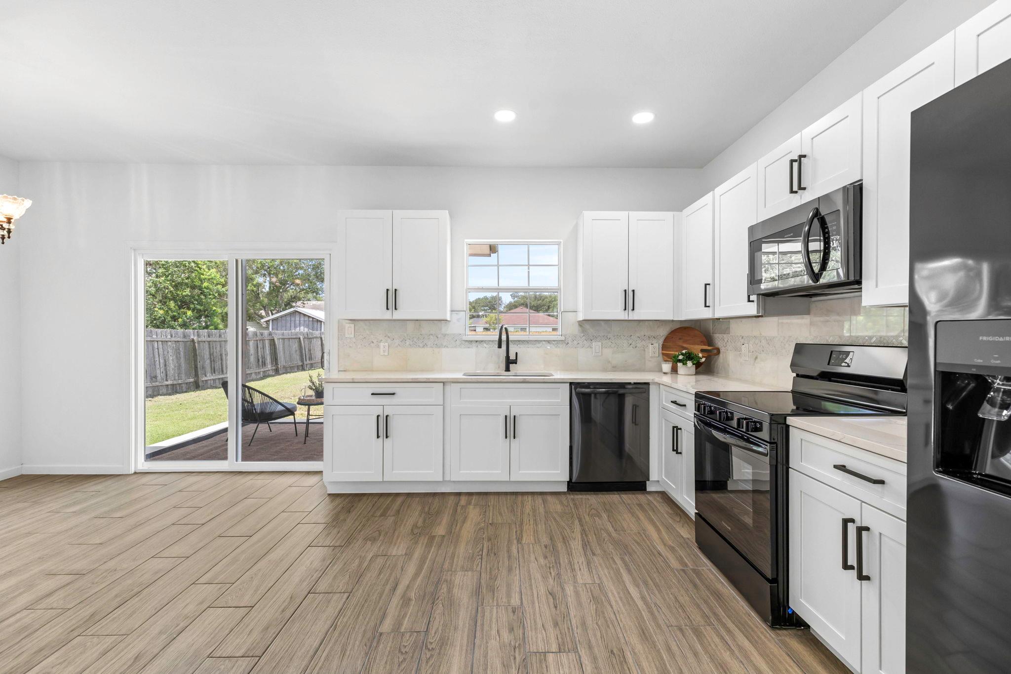 907 Fannin St, Lockhart, TX 78644