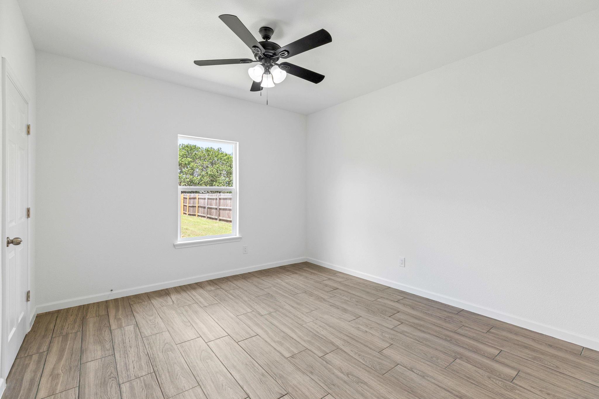 907 Fannin St, Lockhart, TX 78644