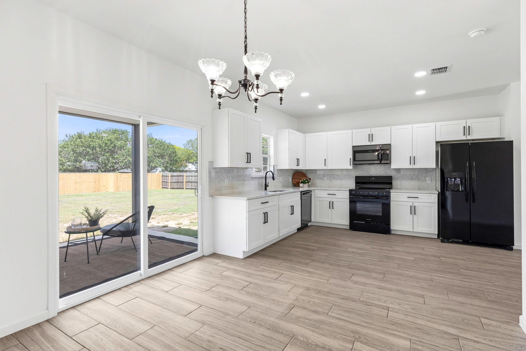 907 Fannin St, Lockhart, TX 78644