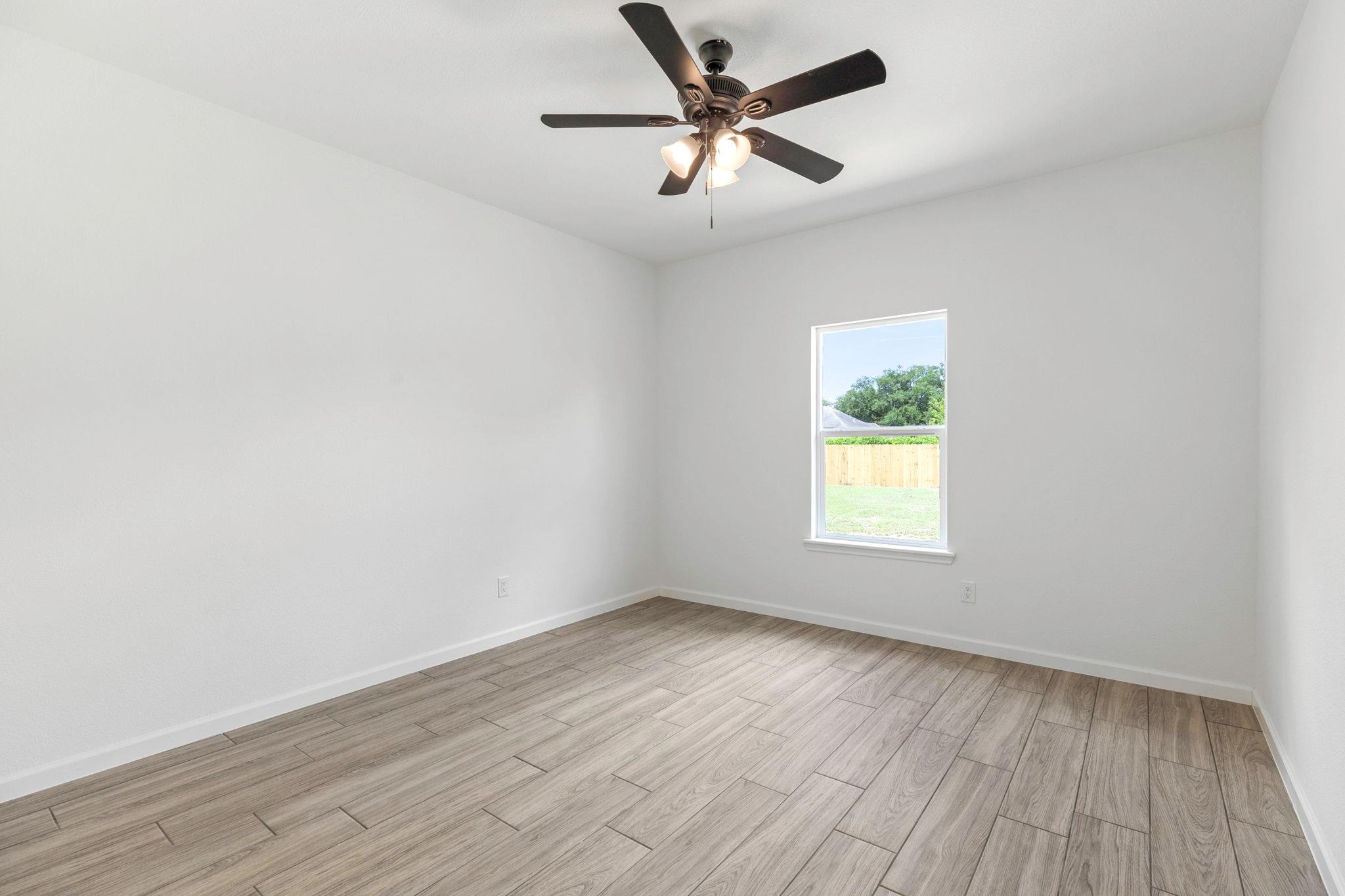 907 Fannin St, Lockhart, TX 78644
