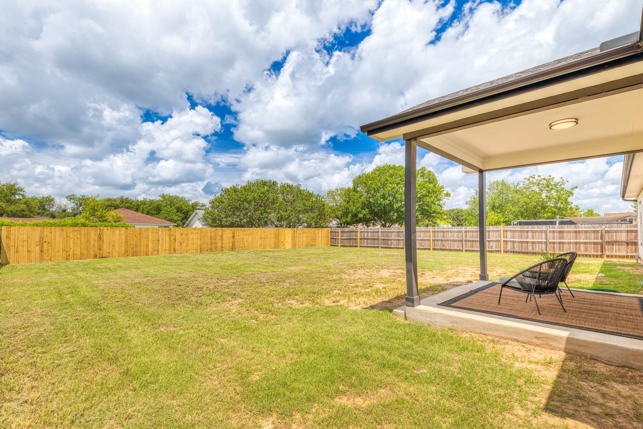 907 Fannin St, Lockhart, TX 78644