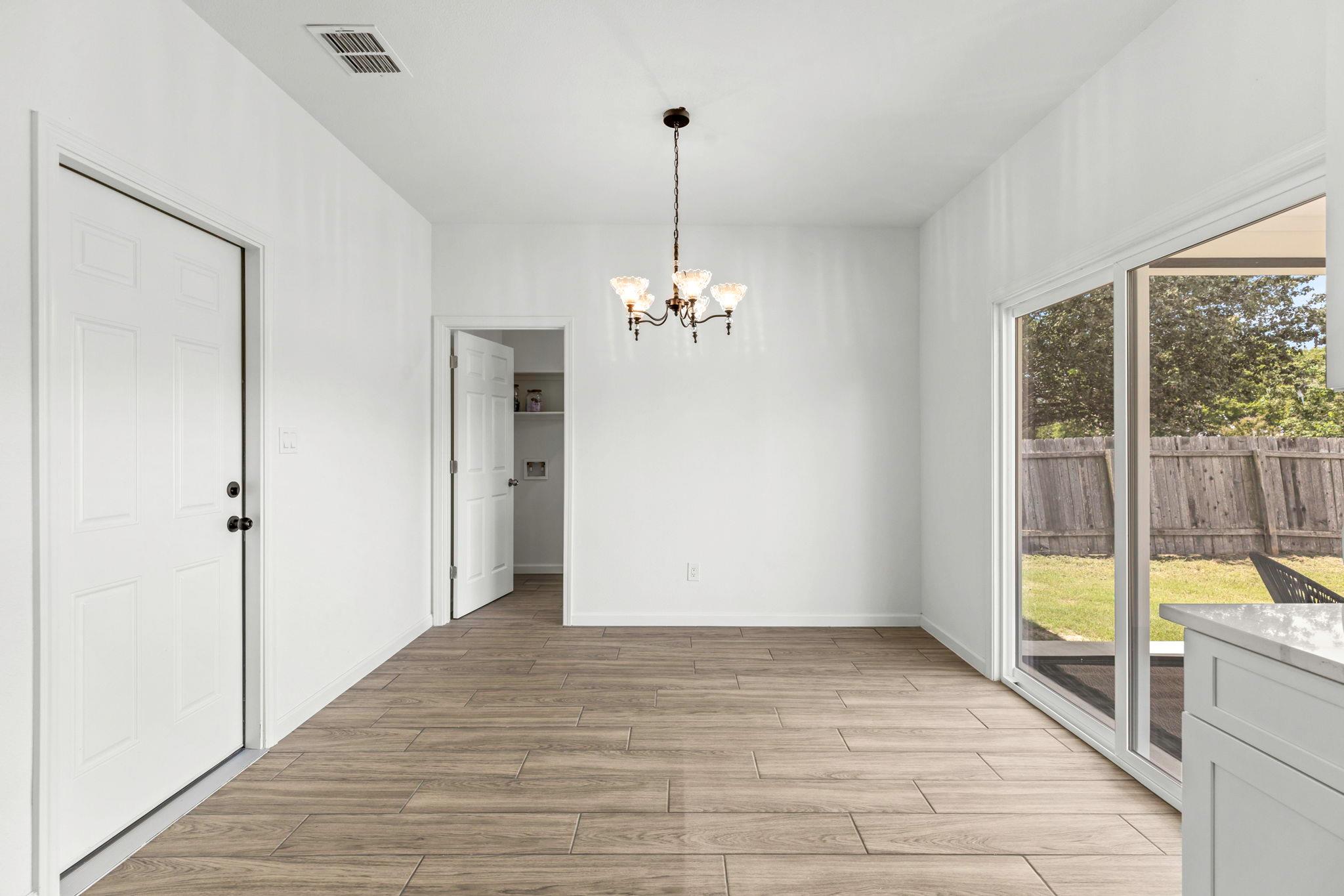 907 Fannin St, Lockhart, TX 78644