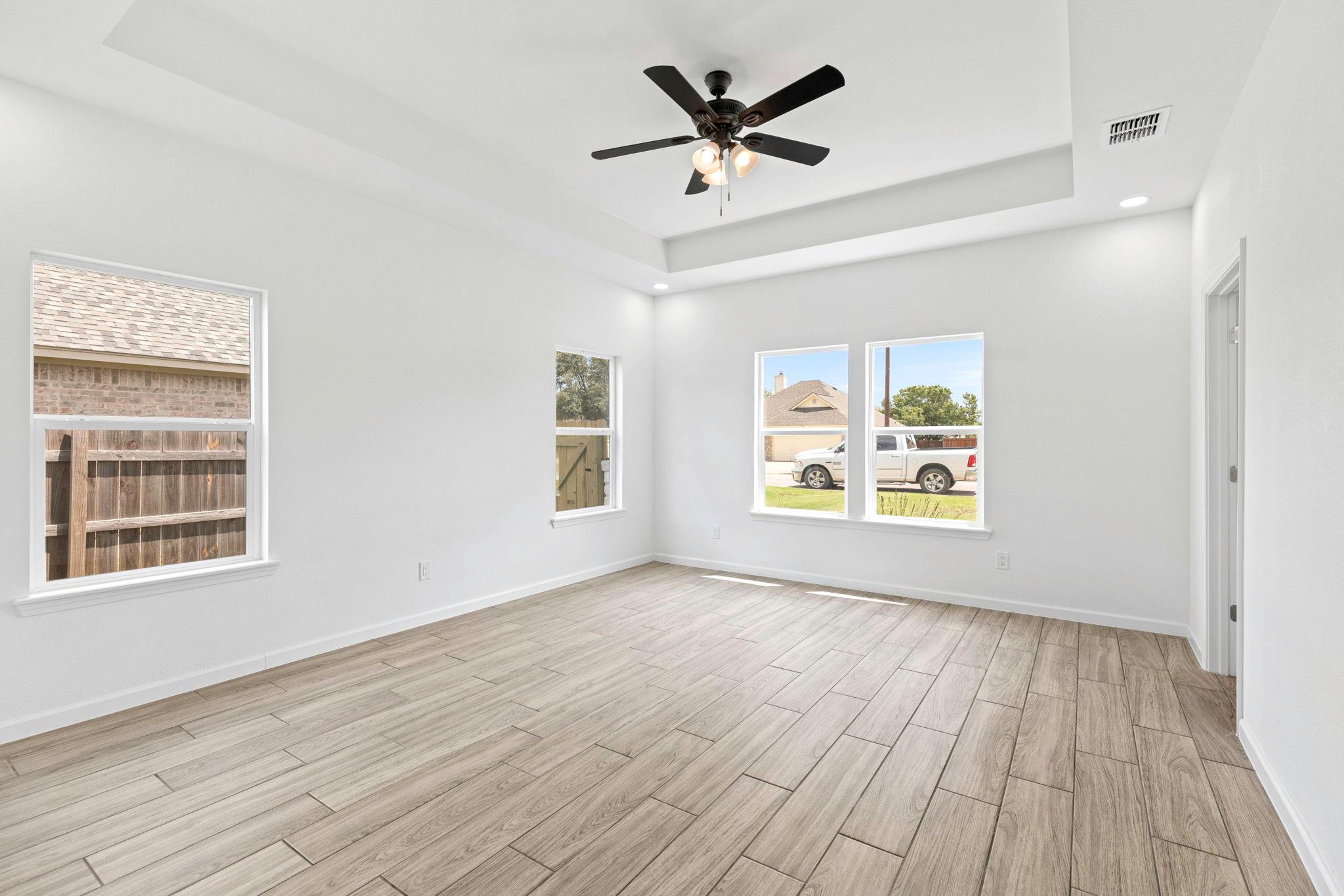 907 Fannin St, Lockhart, TX 78644