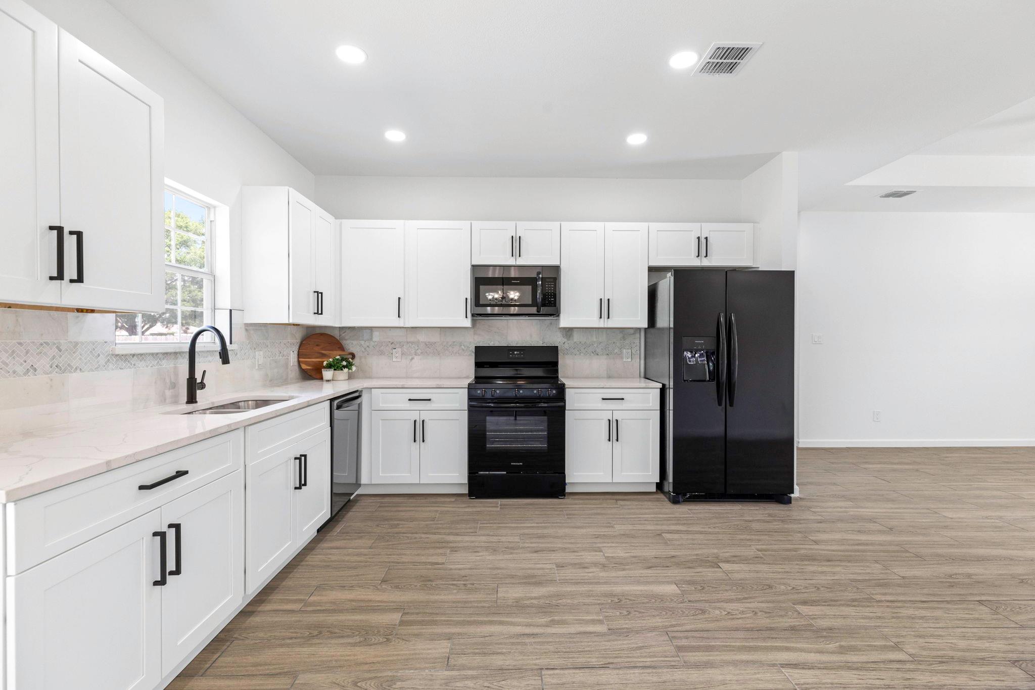 907 Fannin St, Lockhart, TX 78644
