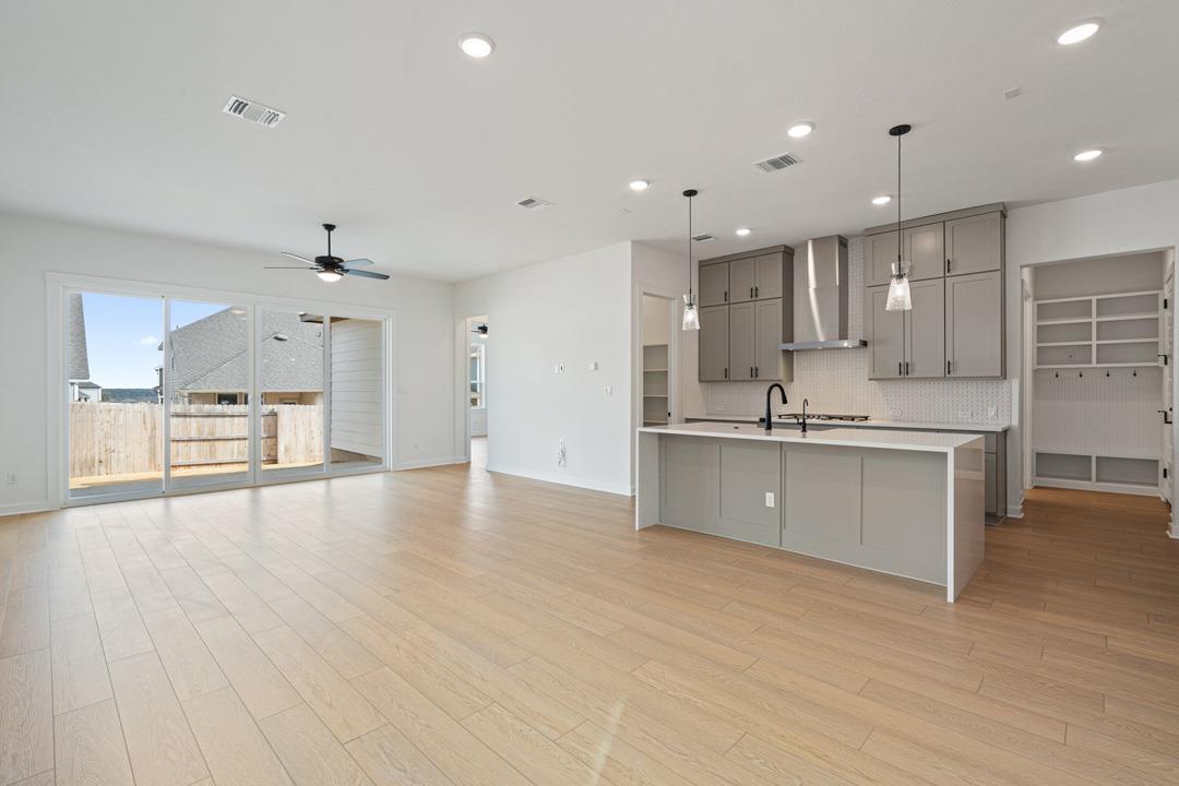 206 Lariat Loop, Liberty Hill, TX 78642