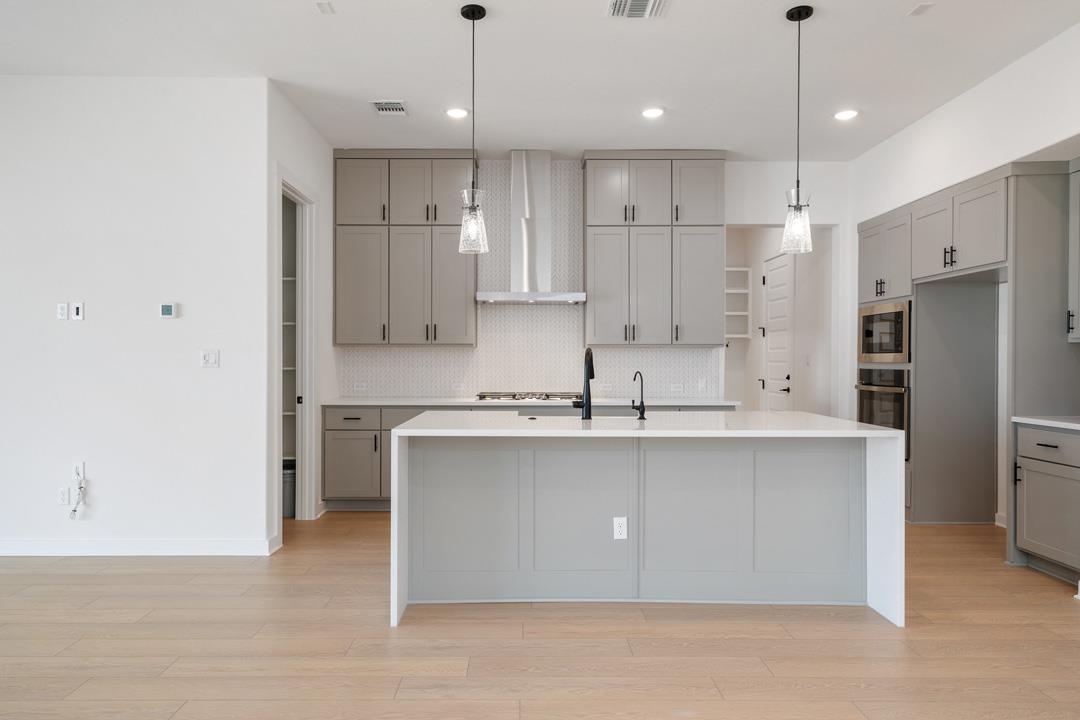 206 Lariat Loop, Liberty Hill, TX 78642