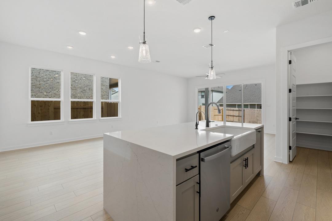 206 Lariat Loop, Liberty Hill, TX 78642