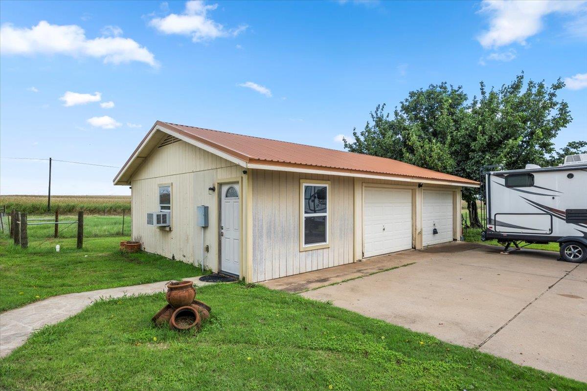 17205 County Line Rd, Elgin, TX 78621