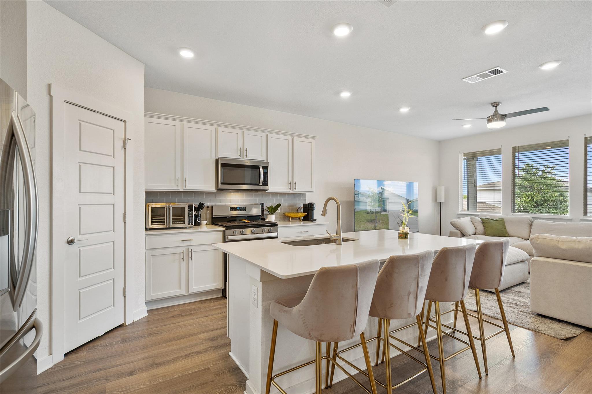 13821 Zuhause Dr, Pflugerville, TX 78660