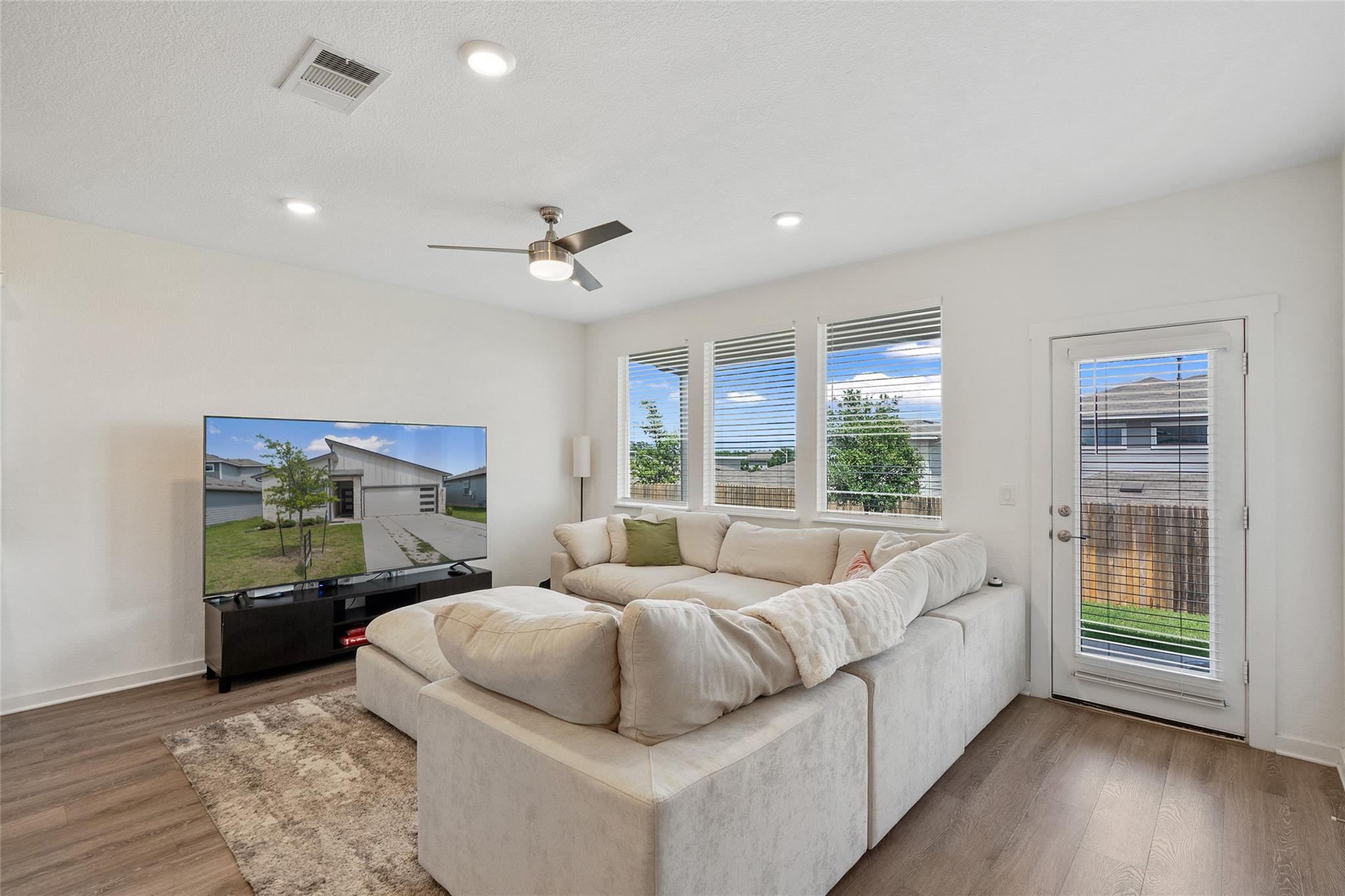 13821 Zuhause Dr, Pflugerville, TX 78660
