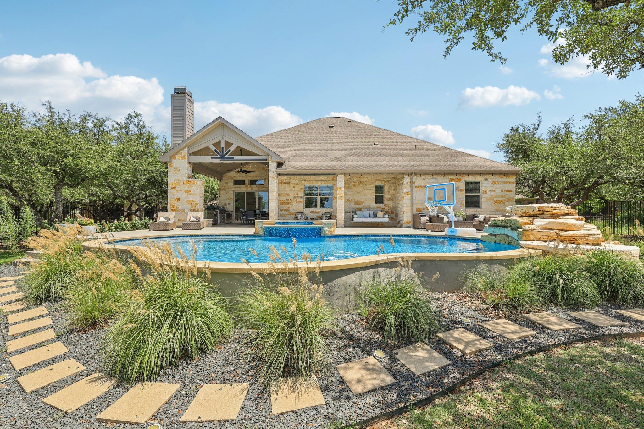 236 Ranch Ridge Dr, Dripping Springs, TX 78620
