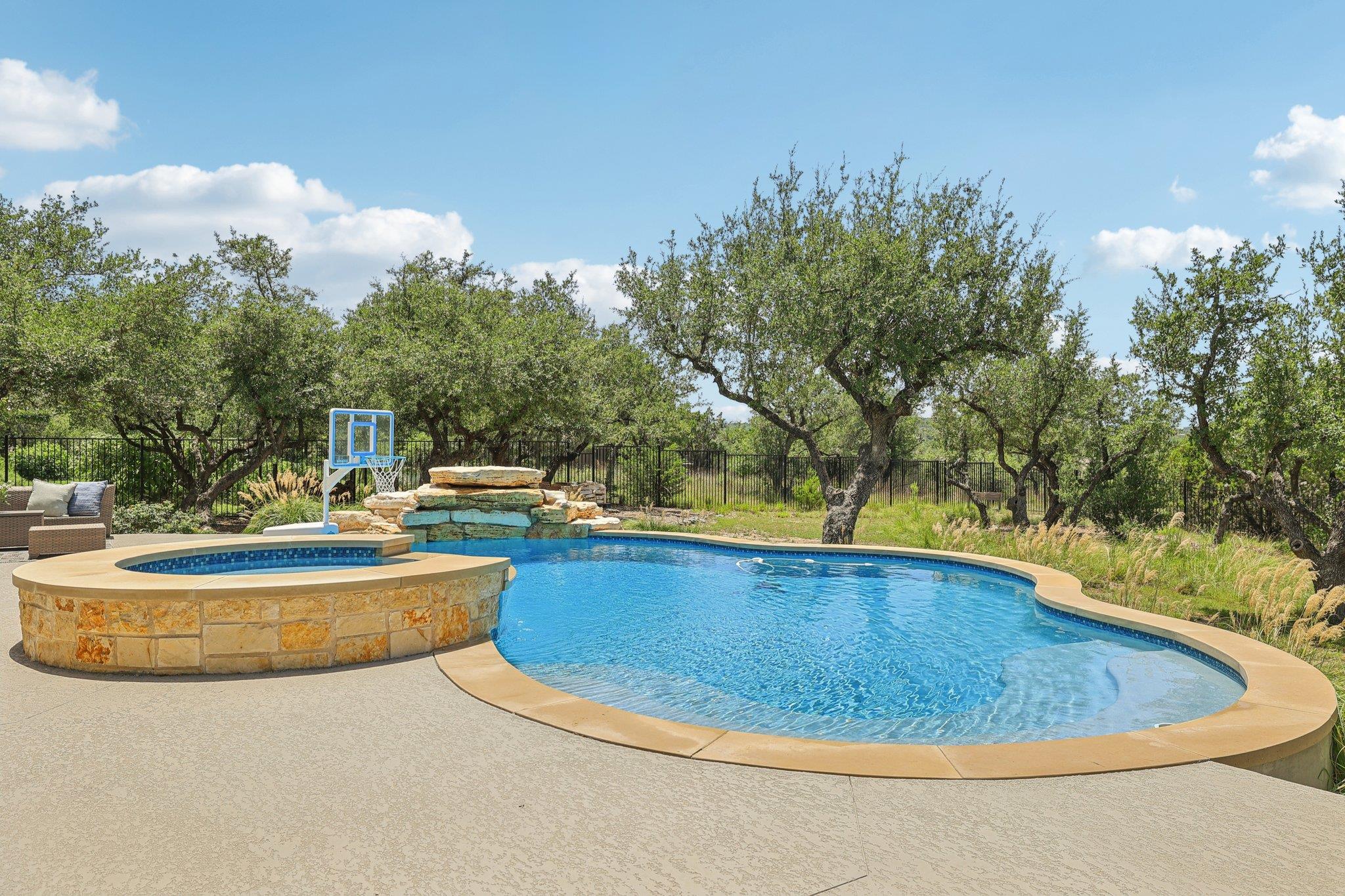 236 Ranch Ridge Dr, Dripping Springs, TX 78620