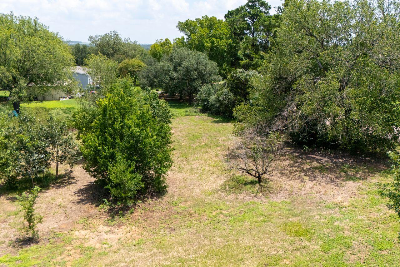 186 El Paso St, McDade, TX 78650