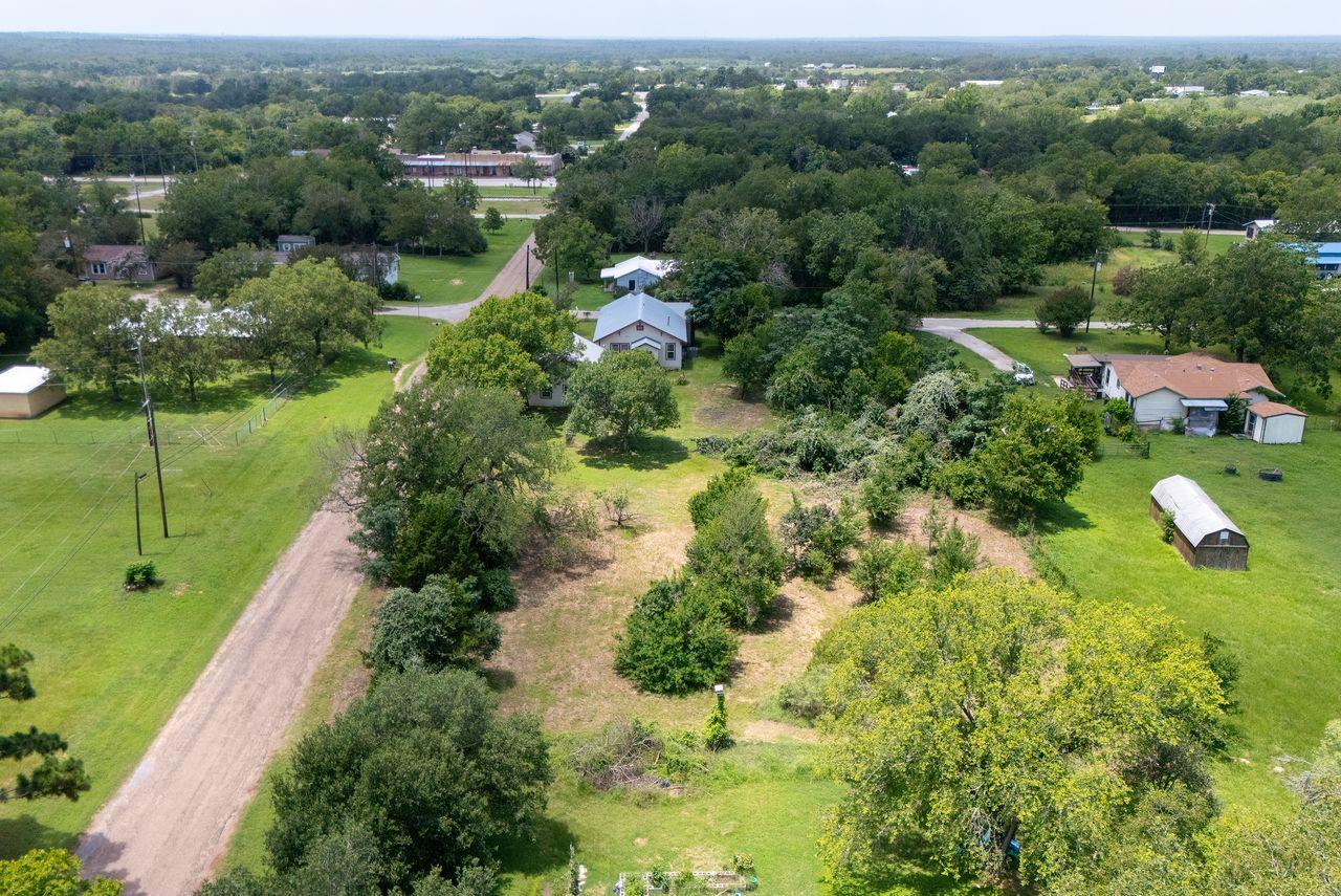 186 El Paso St, McDade, TX 78650