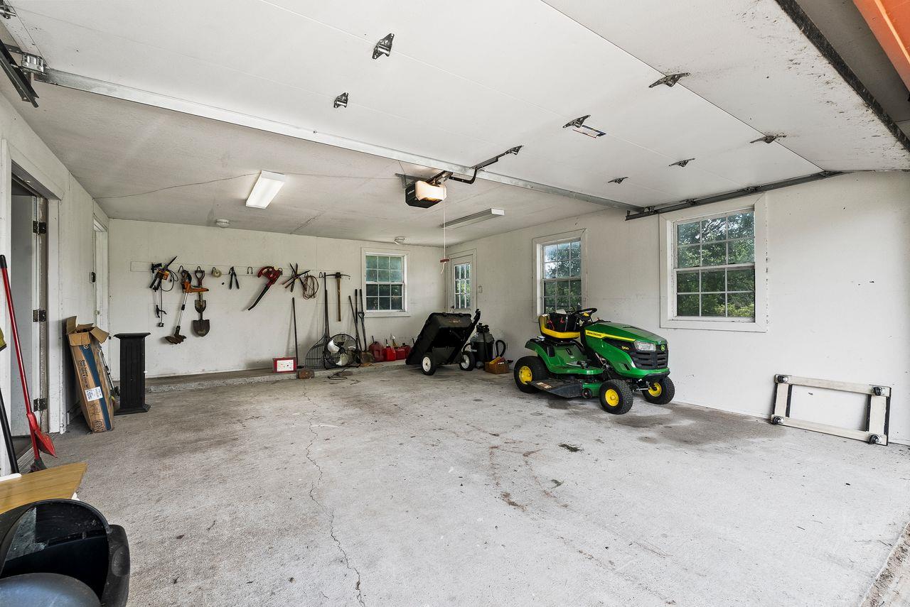 186 El Paso St, McDade, TX 78650