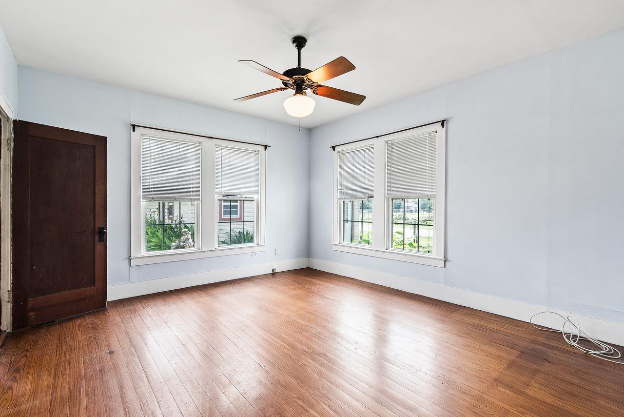 186 El Paso St, McDade, TX 78650