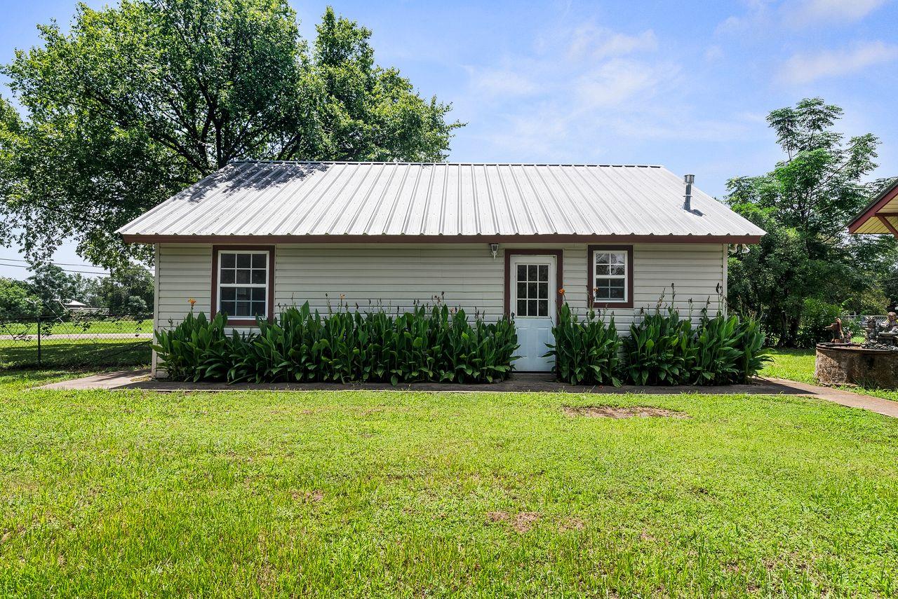 186 El Paso St, McDade, TX 78650