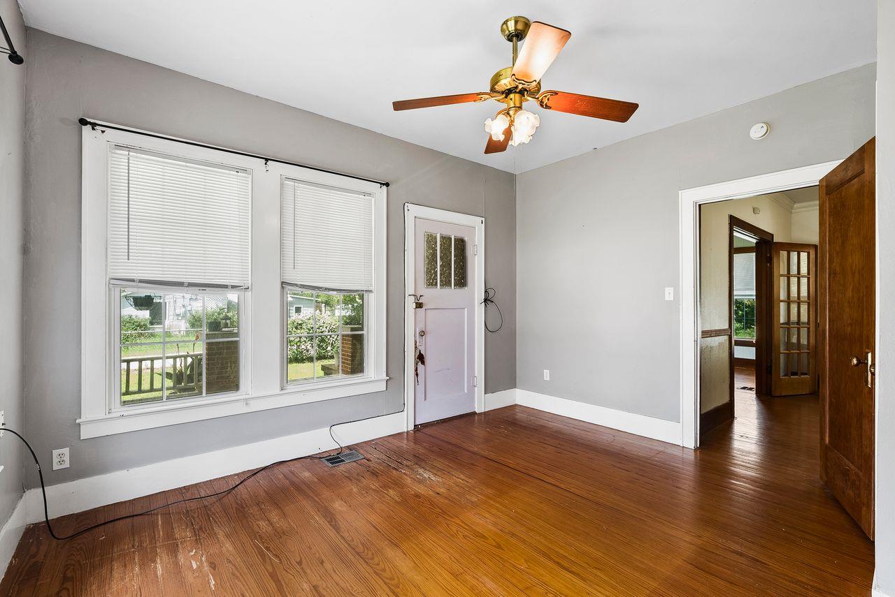 186 El Paso St, McDade, TX 78650