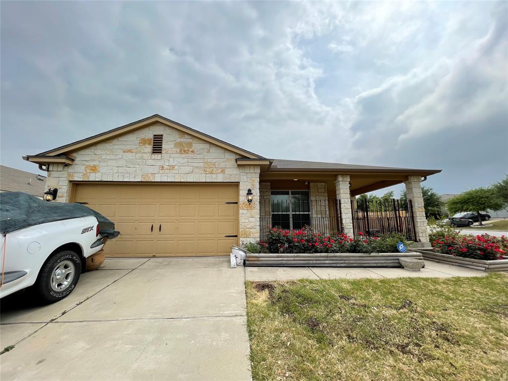 600 Lakemont Dr, Hutto, TX 78634