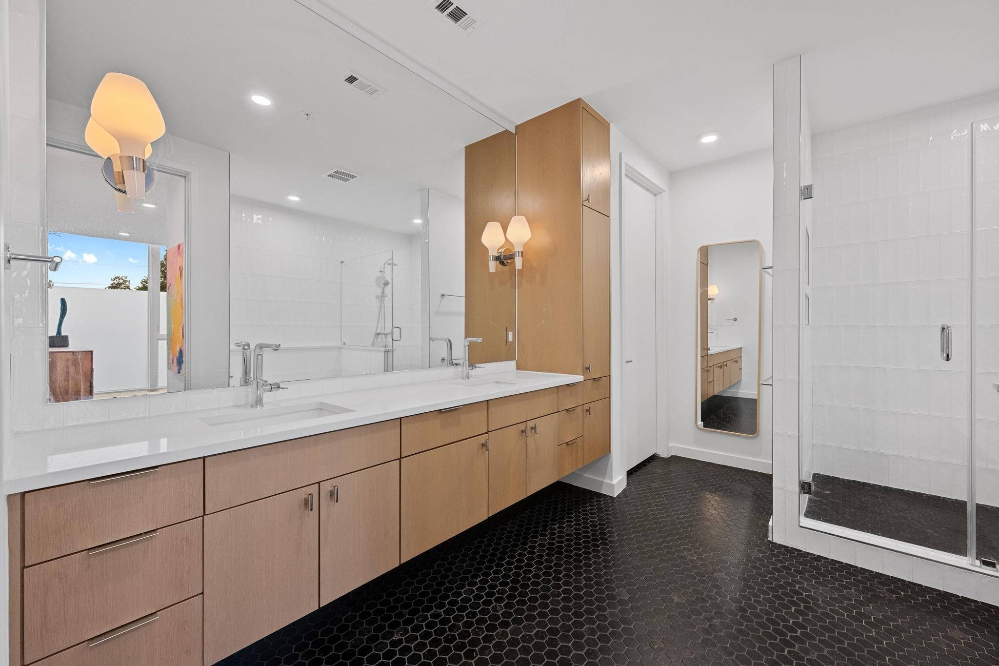 1010 W 10th St # 102, Austin, TX 78703