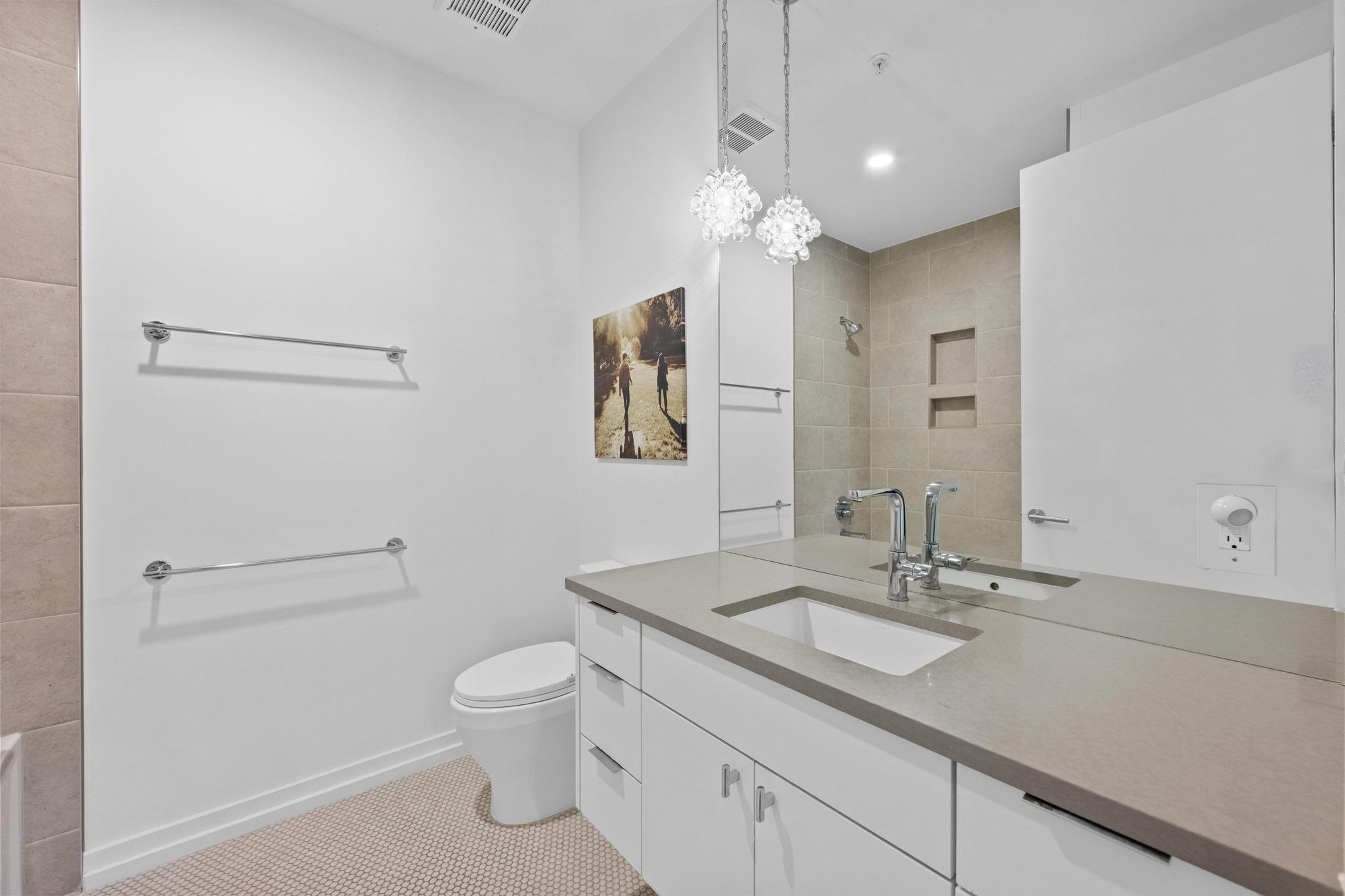 1010 W 10th St # 102, Austin, TX 78703