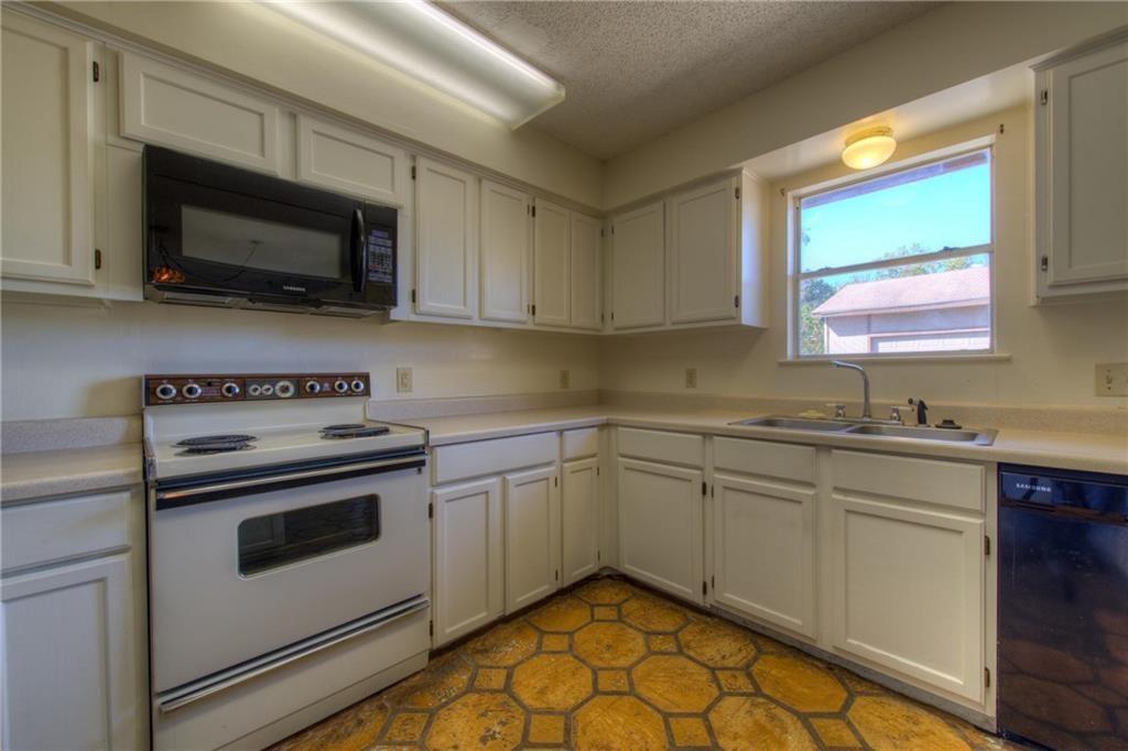 1811 Lone Oak Dr, Leander, TX 78641