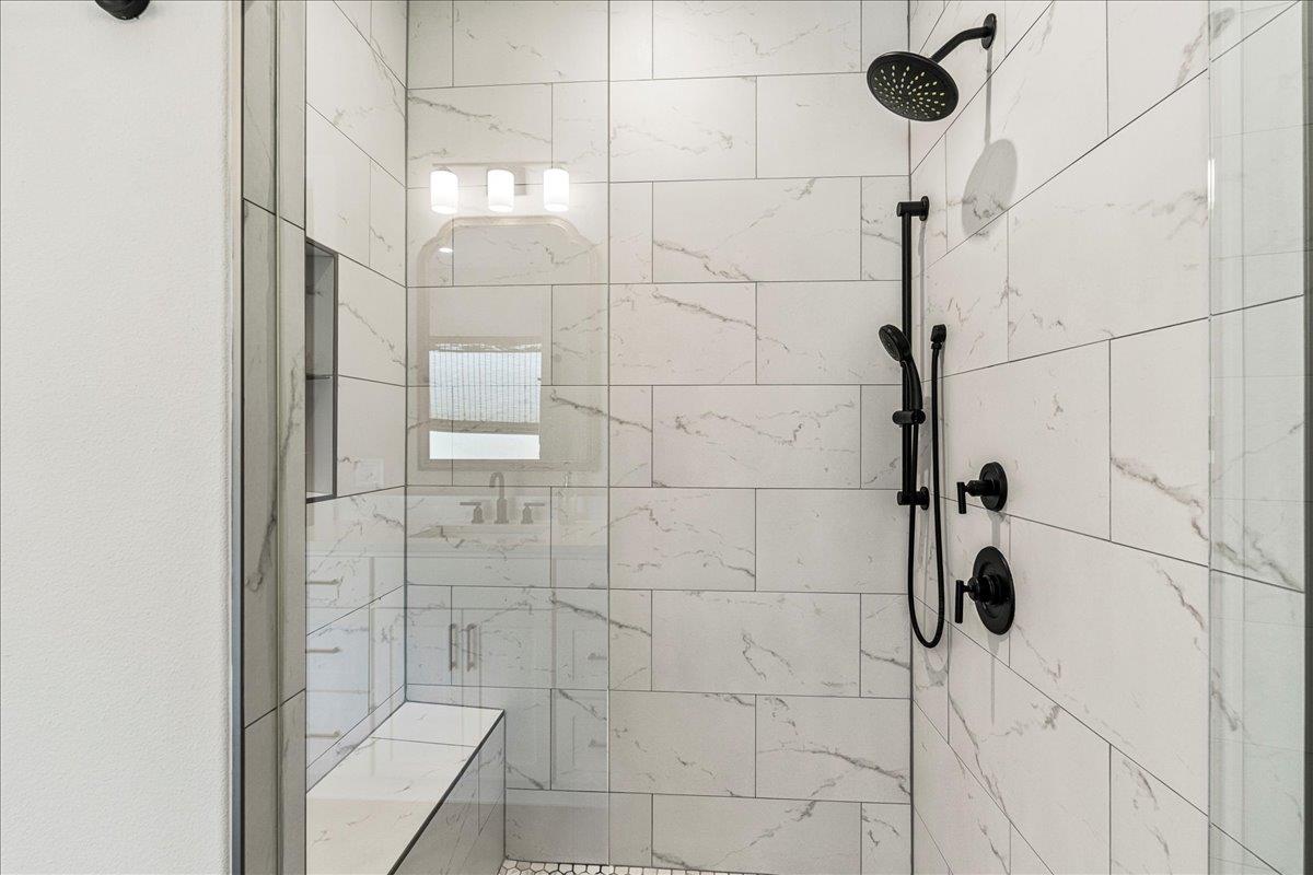 141 Tambra Lea Ln, Liberty Hill, TX 78642