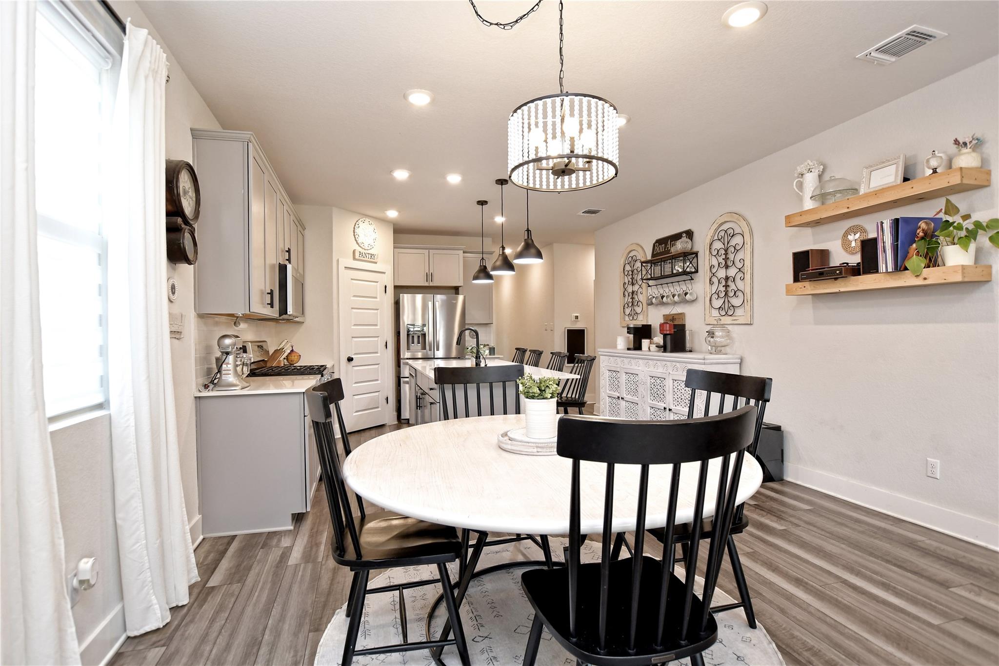 113 Lyrebird Ln, Hutto, TX 78634
