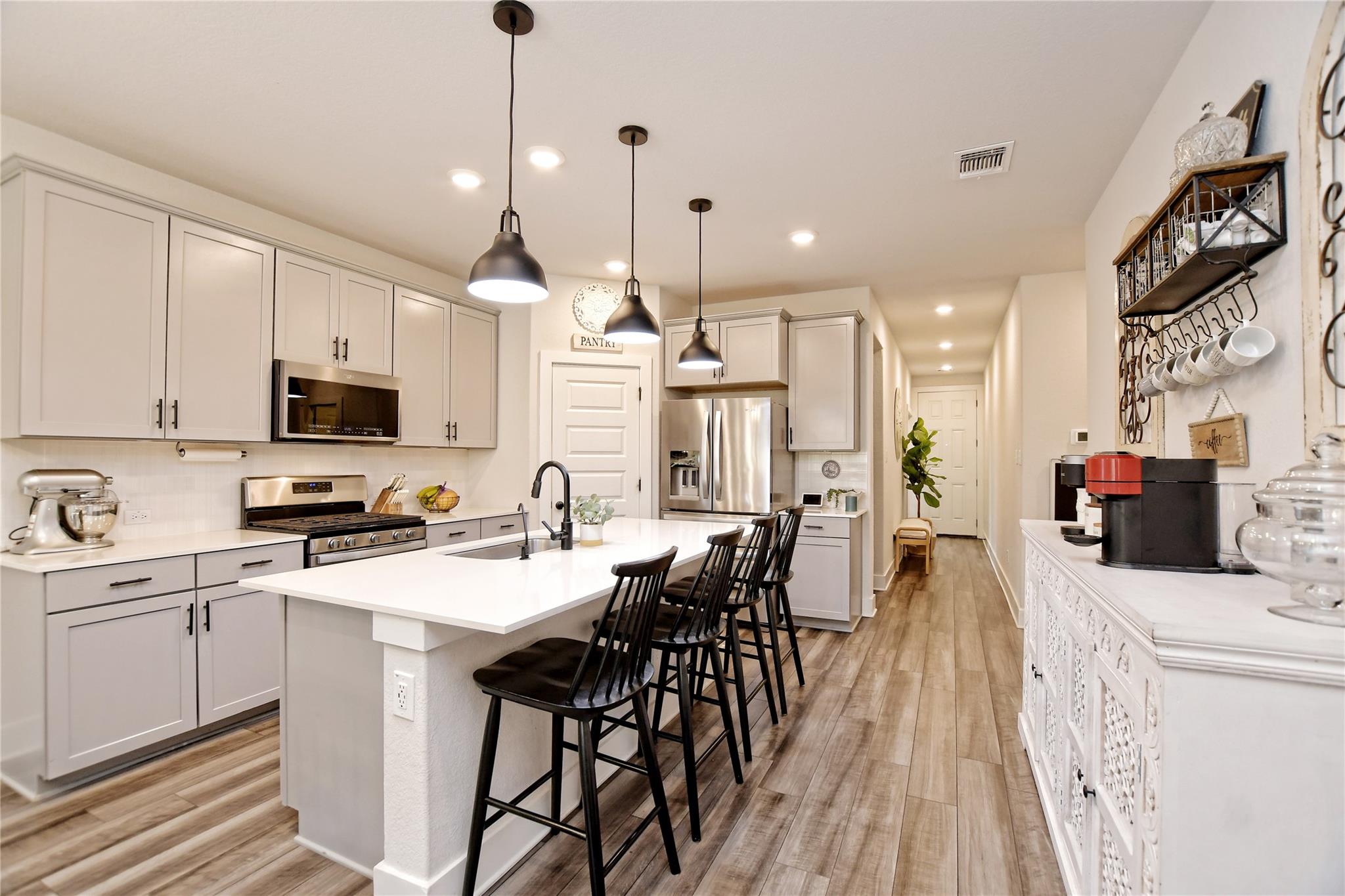 113 Lyrebird Ln, Hutto, TX 78634