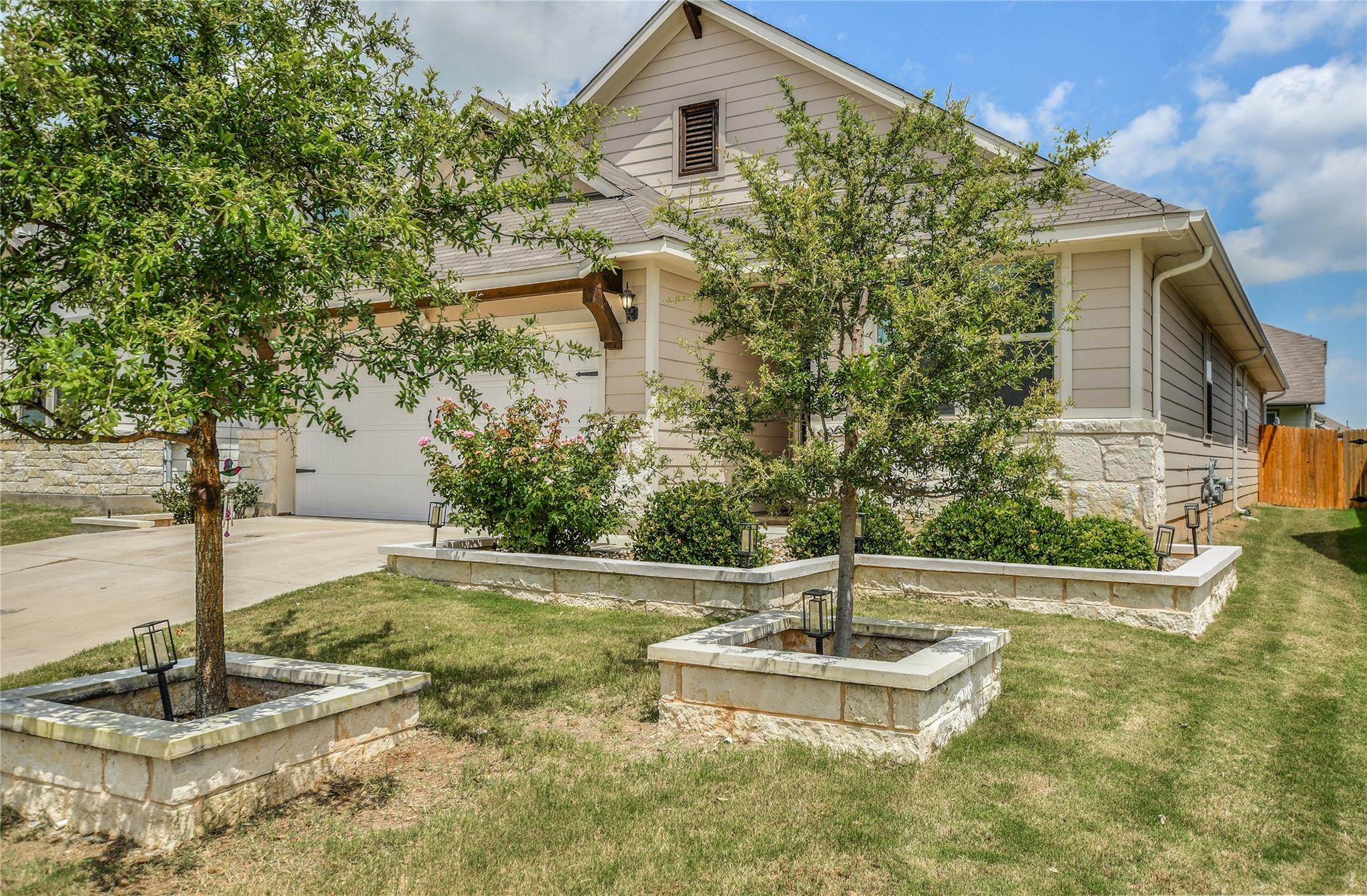 113 Lyrebird Ln, Hutto, TX 78634