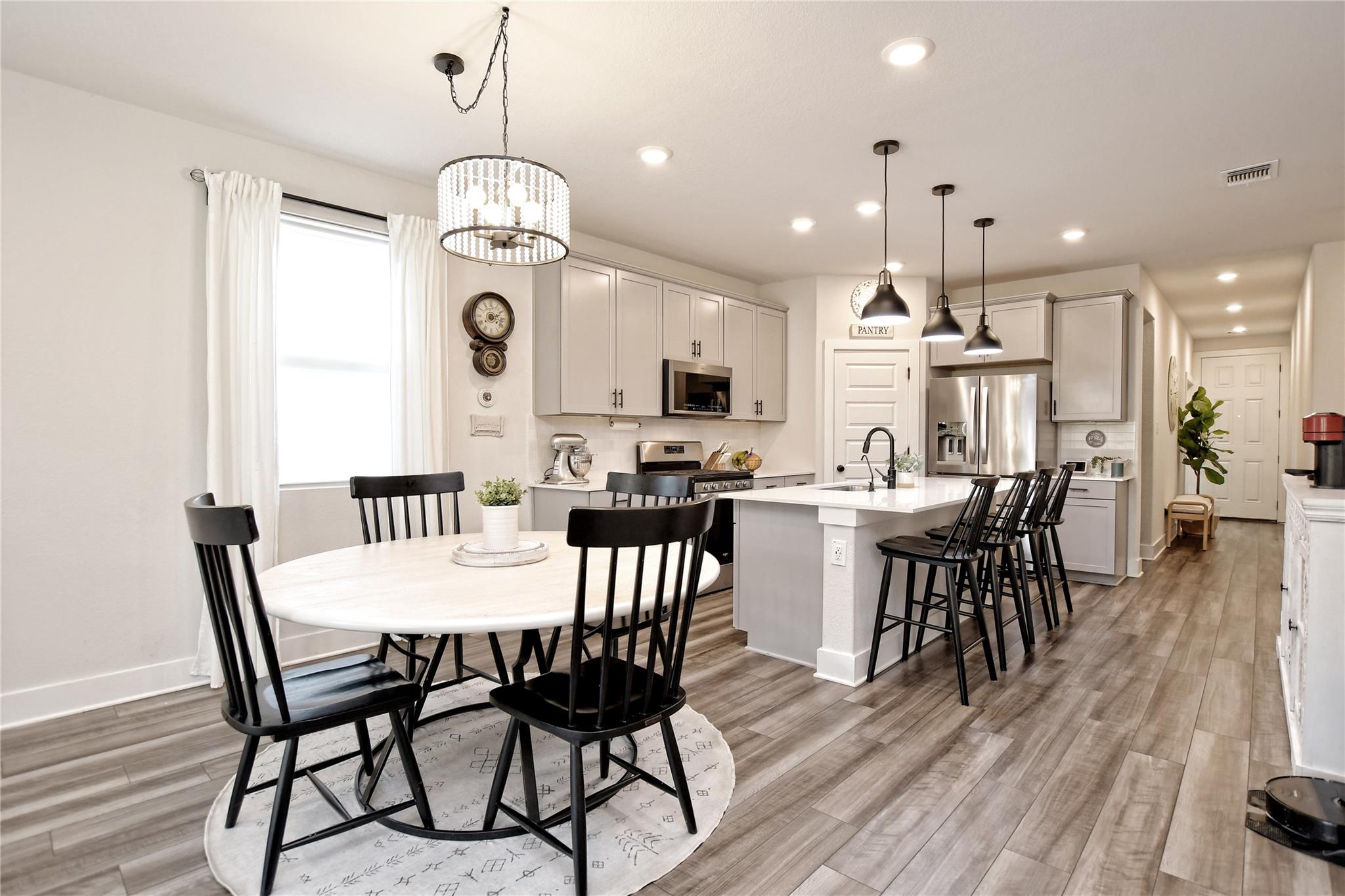 113 Lyrebird Ln, Hutto, TX 78634