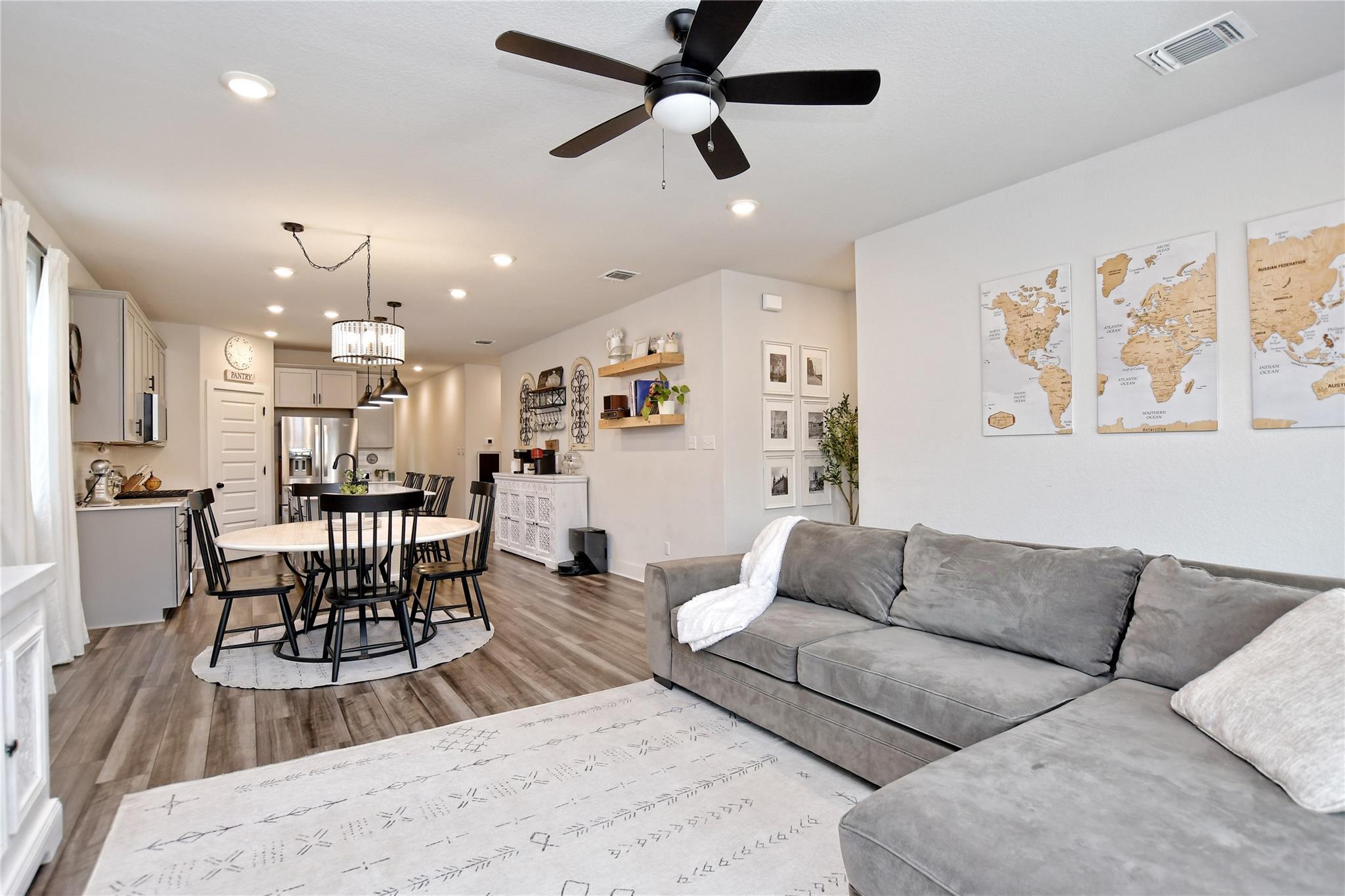 113 Lyrebird Ln, Hutto, TX 78634